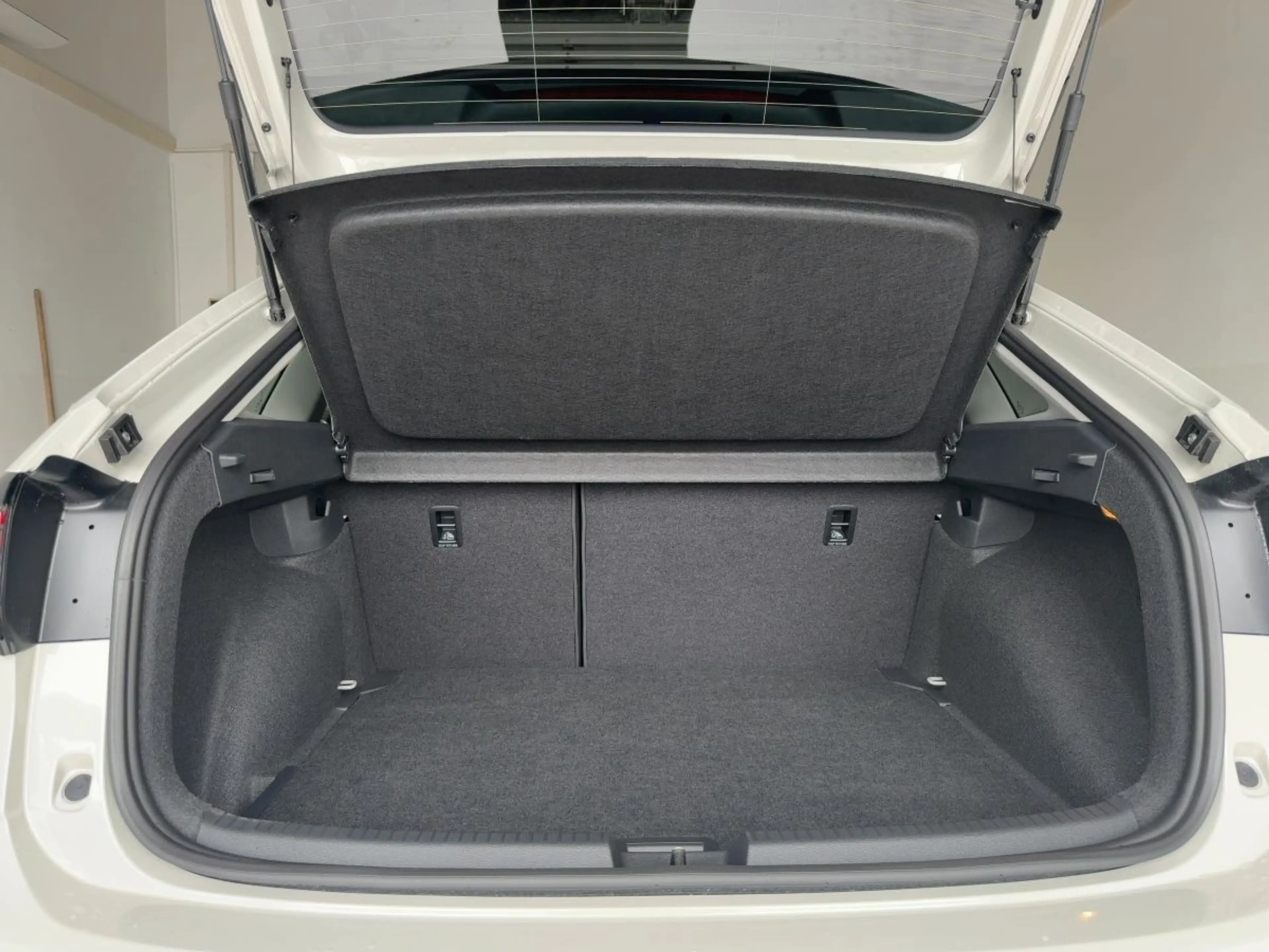 Volkswagen Taigo 1.0 TSI Klima App-Connect SHZ PDC 5J. Gara — photo 15