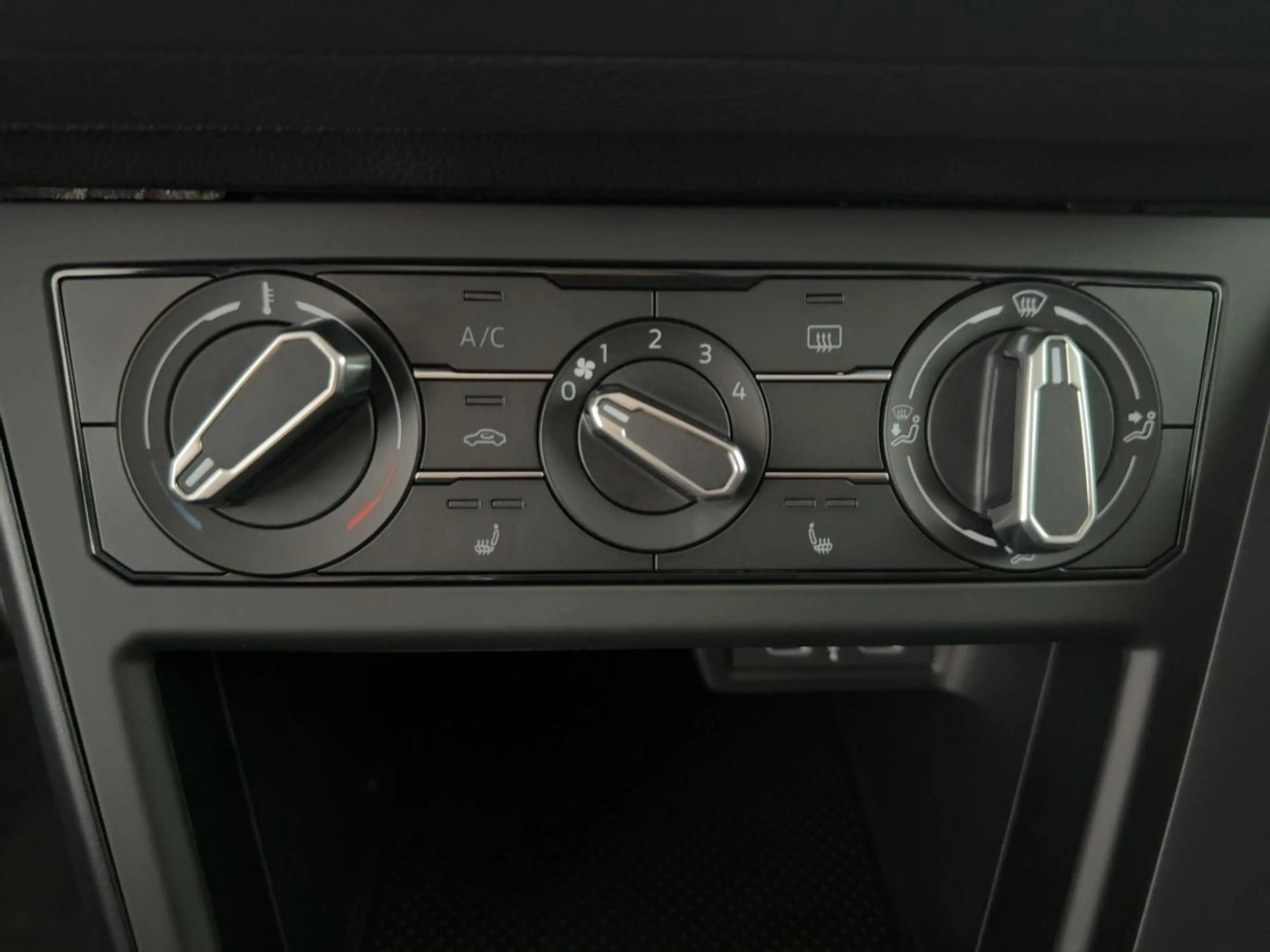 Volkswagen Taigo 1.0 TSI Klima App-Connect SHZ PDC 5J. Gara — photo 13