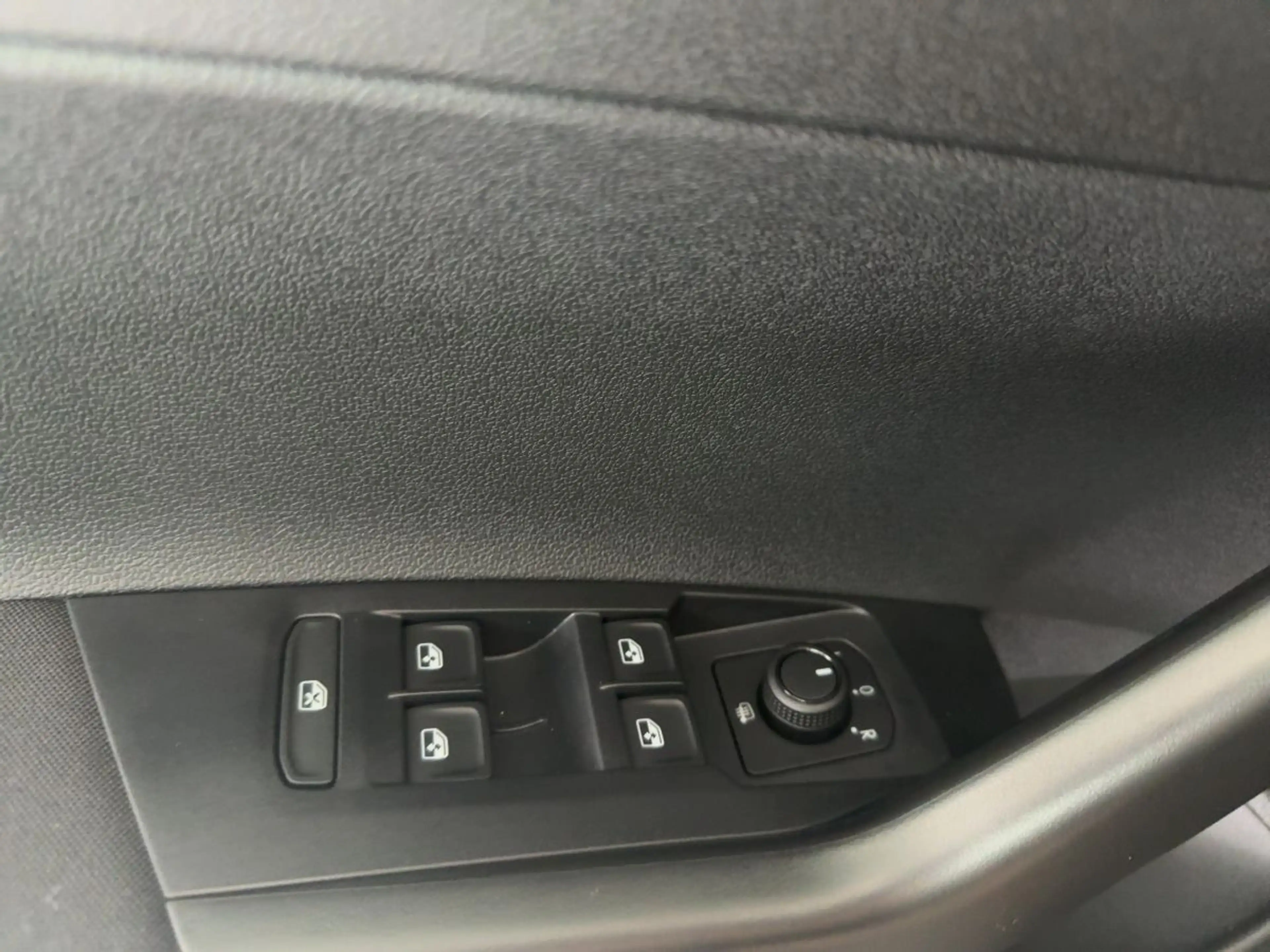 Volkswagen Taigo 1.0 TSI Klima App-Connect SHZ PDC 5J. Gara — photo 14