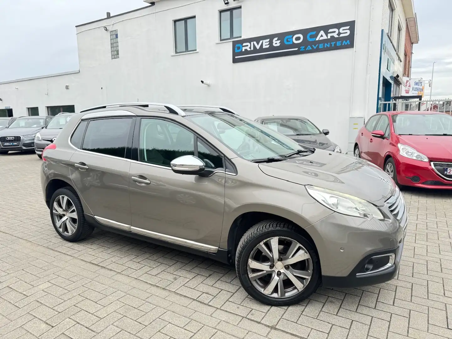 Peugeot 2008 Allure 1.6i Benzine ** 1 JAAR GARANTIE ** !! Beige - 1