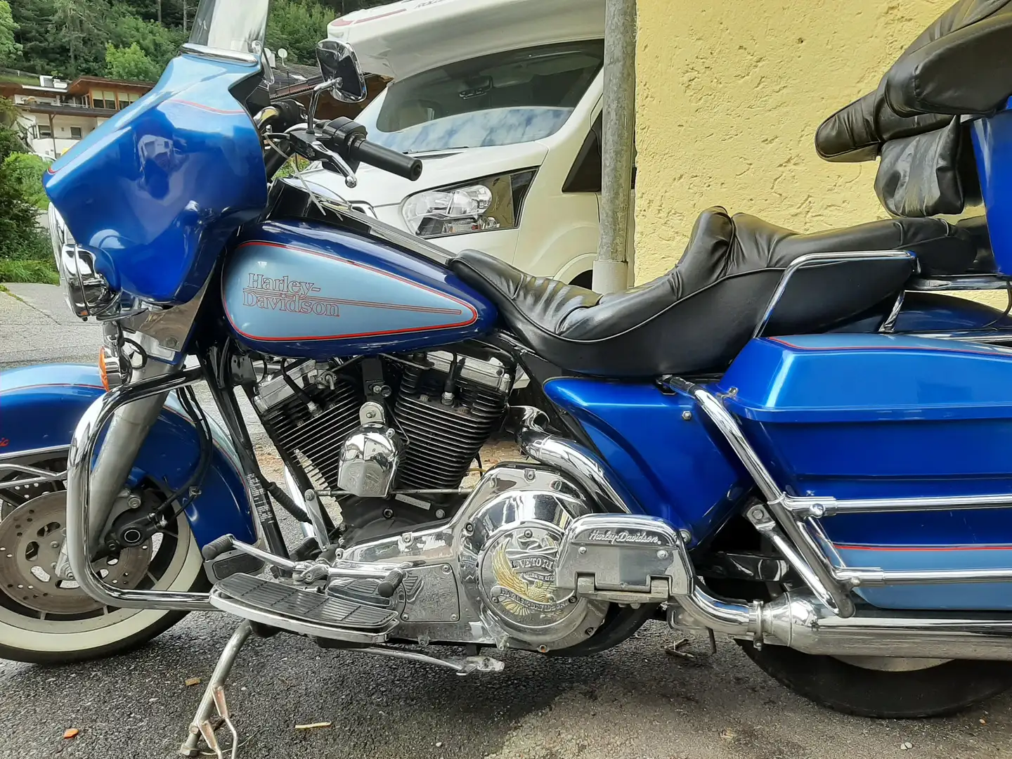 Harley-Davidson Electra Glide FLHTC Blau - 2