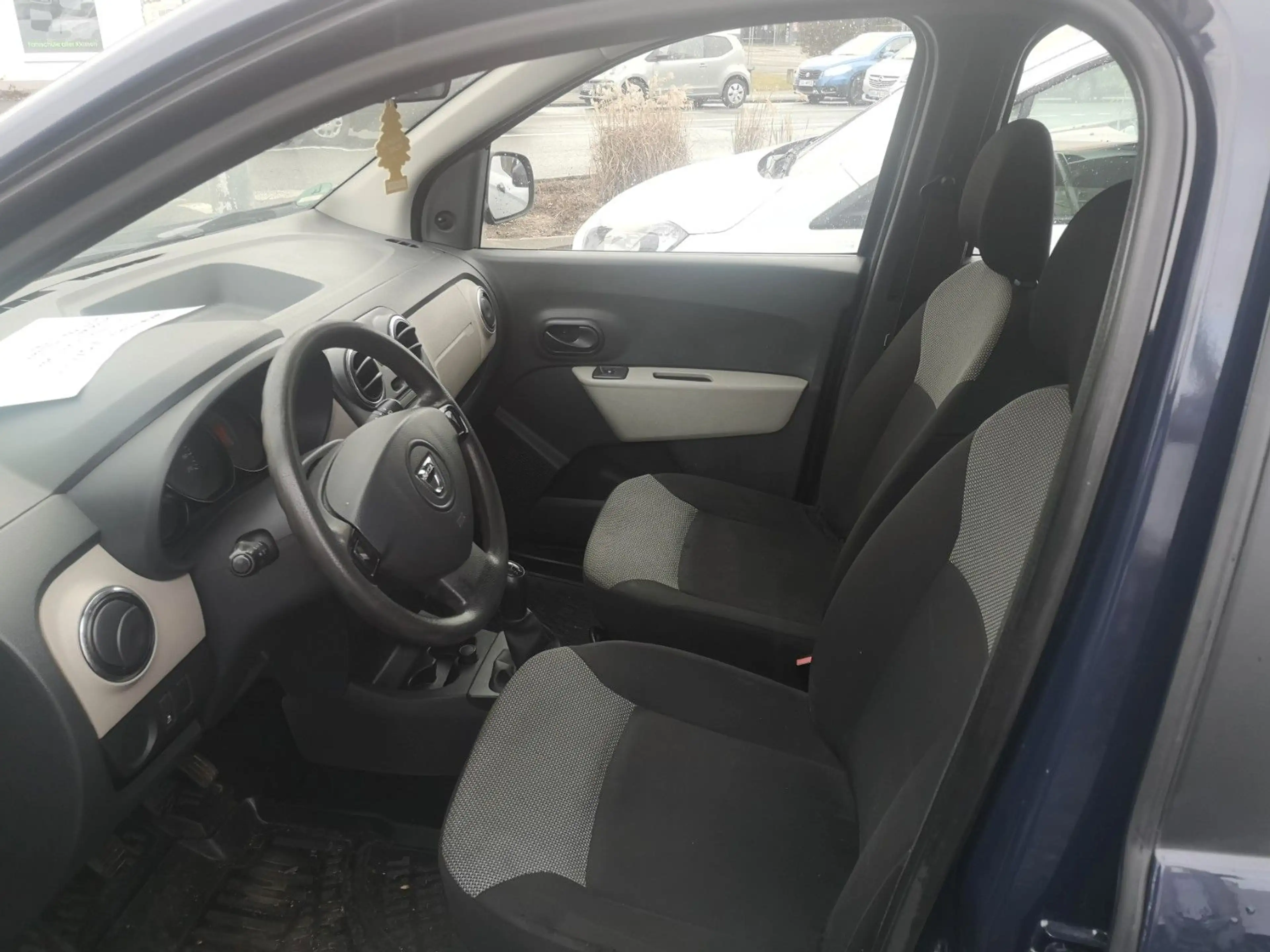 Dacia Lodgy 1.6 SCe 100 Lauréate 7 SITZE — photo 6