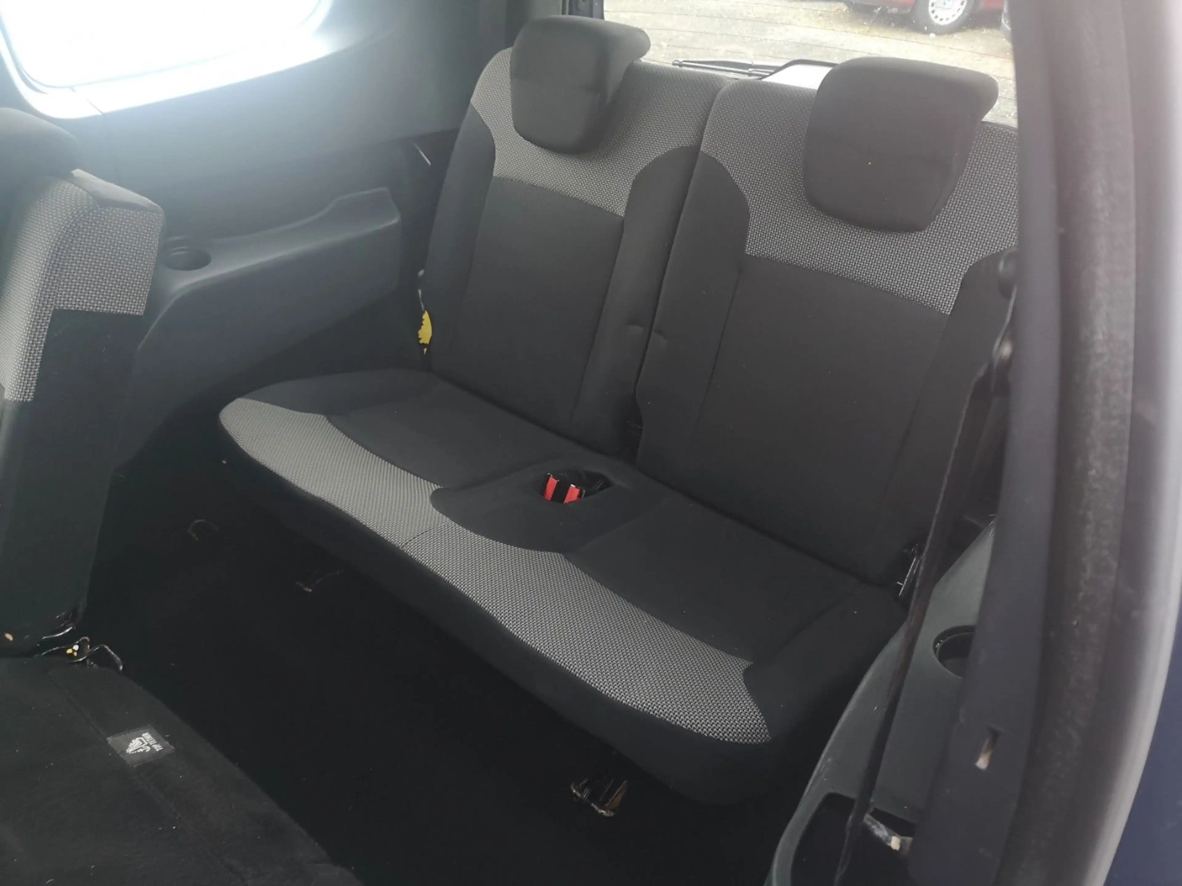 Dacia Lodgy 1.6 SCe 100 Lauréate 7 SITZE — photo 8