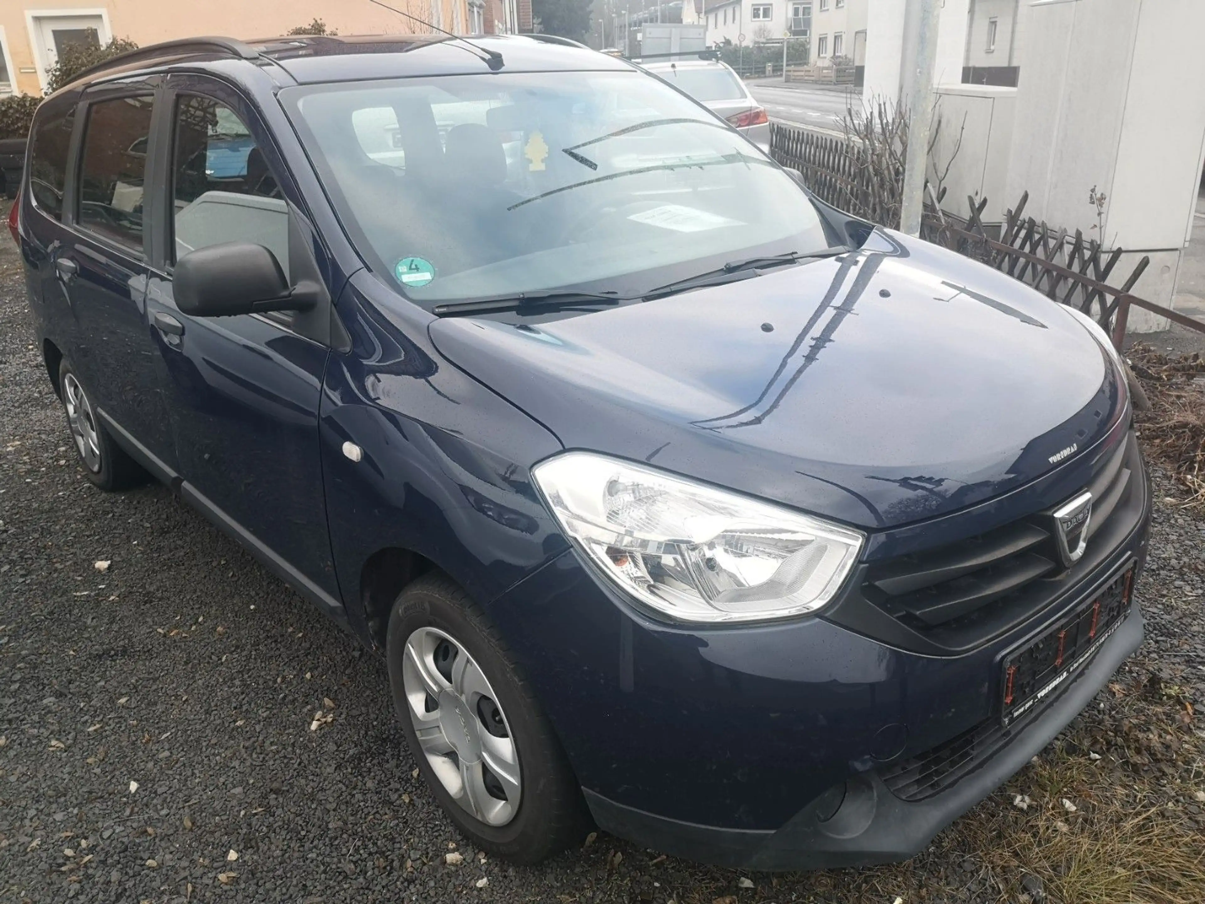Dacia Lodgy 1.6 SCe 100 Lauréate 7 SITZE — photo 2