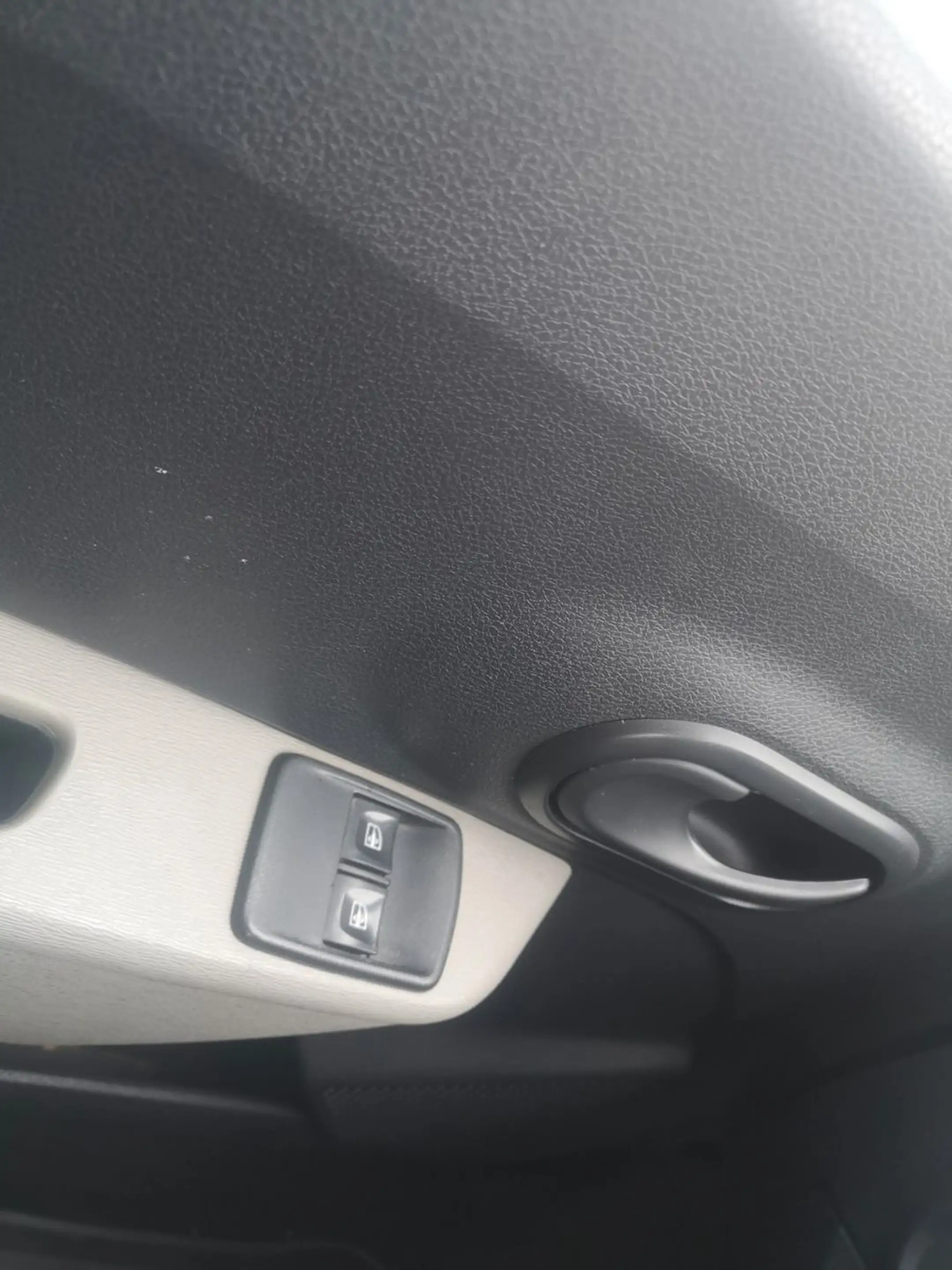 Dacia Lodgy 1.6 SCe 100 Lauréate 7 SITZE — photo 11