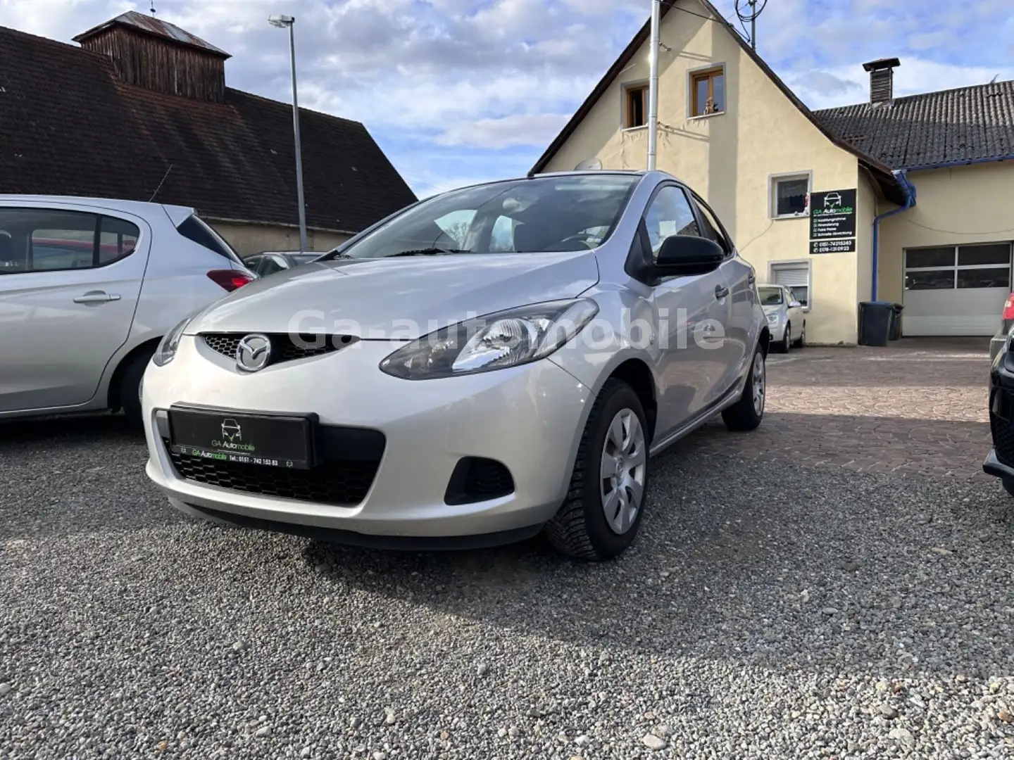 Mazda 2 Lim. 1.3  ** 1. Hand * 4-Türer * Neuer Tüv ** Ezüst - 2