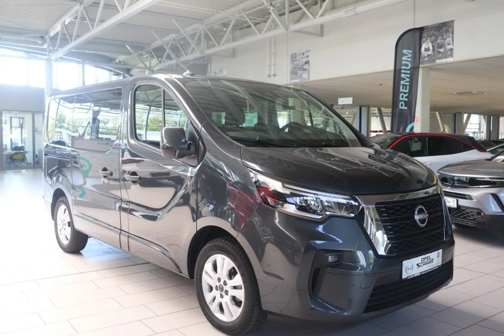 Nissan Primastar L1H1 2,8 dCi 150 (9-Si.) Tekna Grau - 2