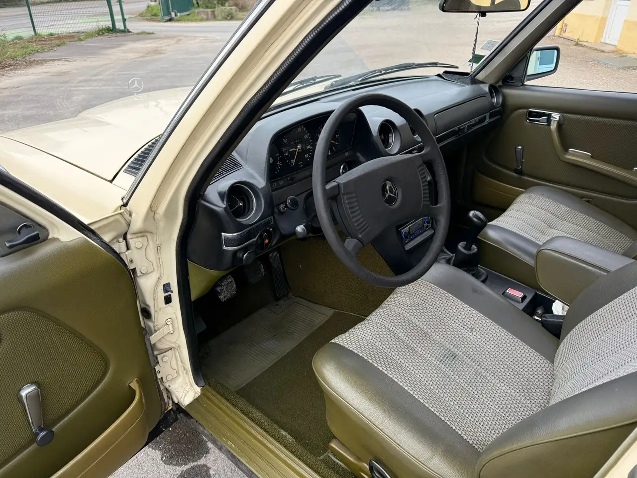 Mercedes-Benz E 220, foto 8