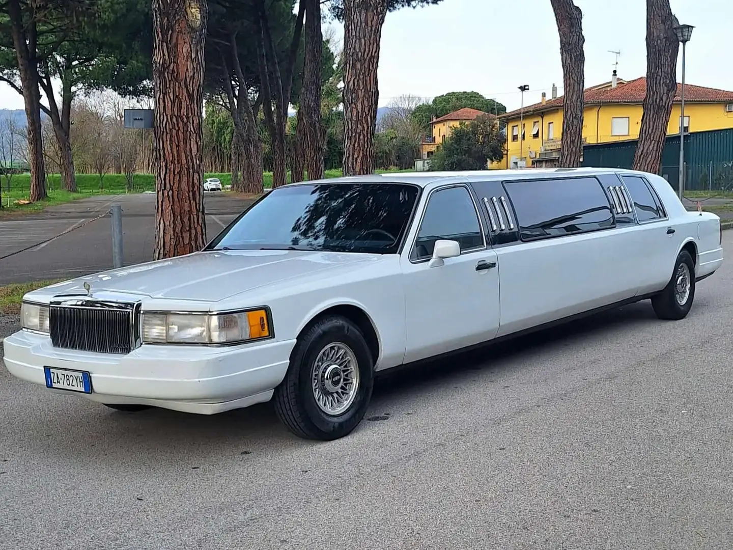Lincoln Continental Limousine Town Car Stretch Weiß - 1