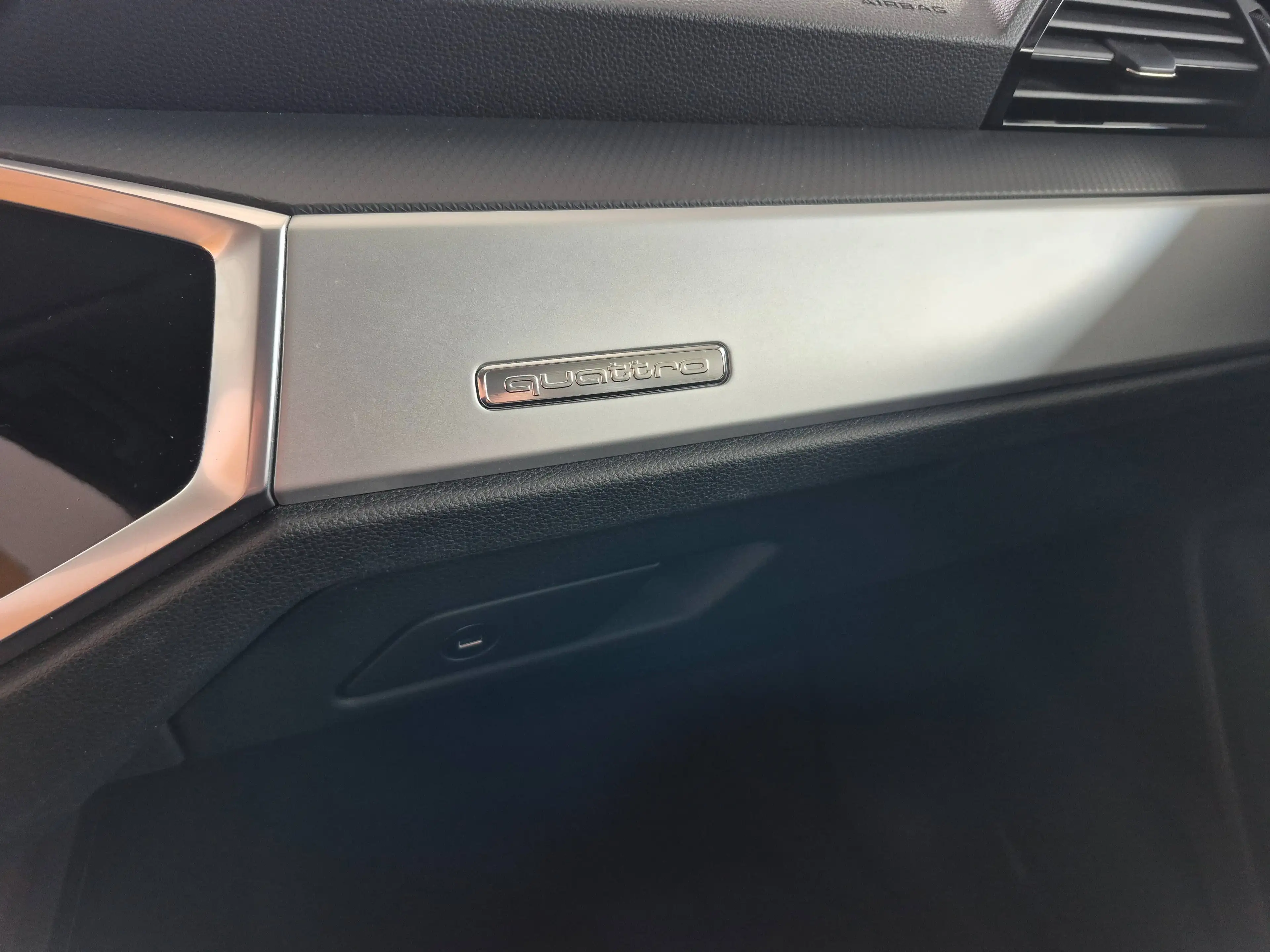 Audi Q3 35 TDI quattro advanced — photo 14