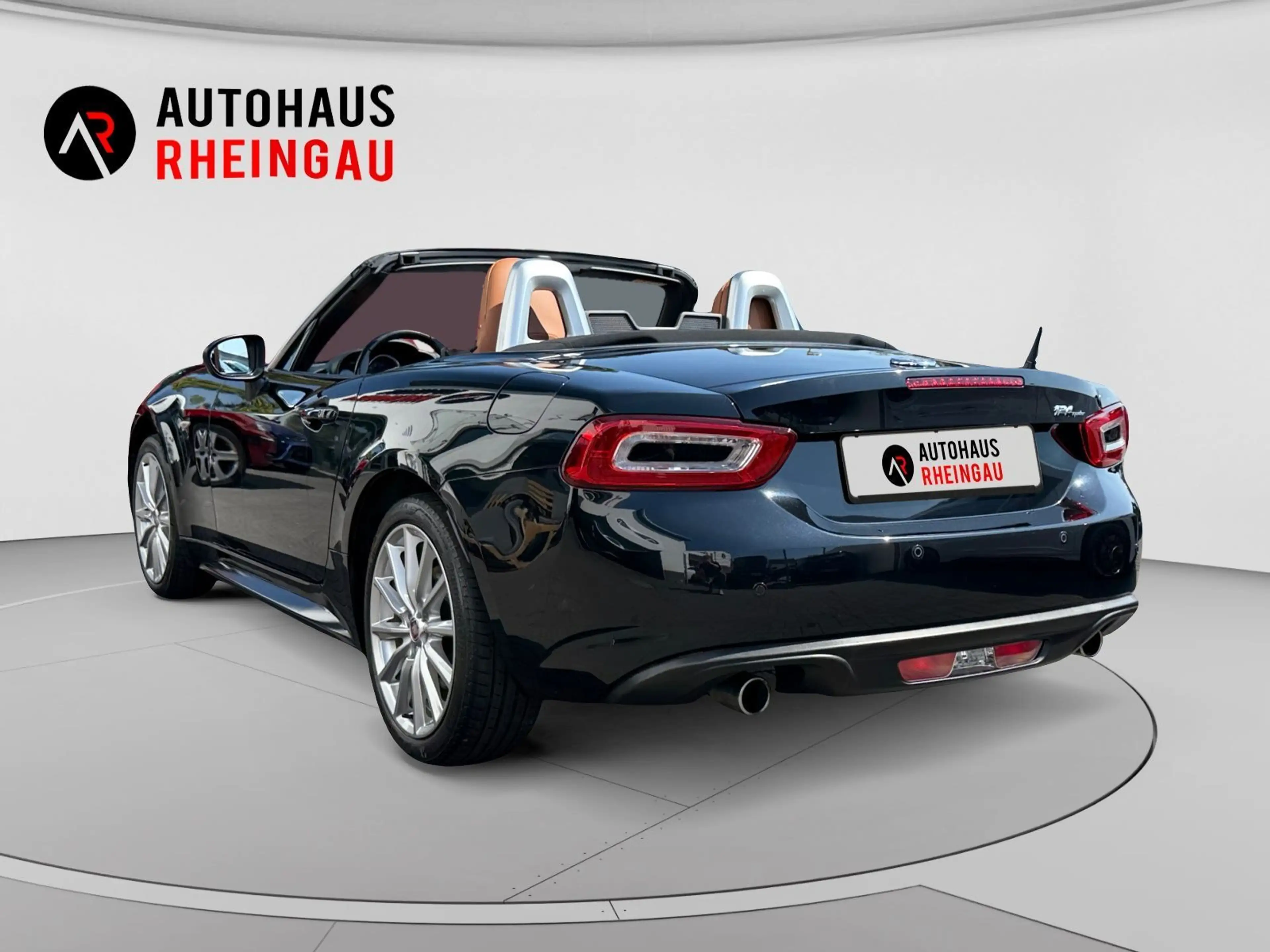 Fiat 124 Spider 1.4 MultiAir Turbo Lusso*RFK*BOSE*LED — photo 4