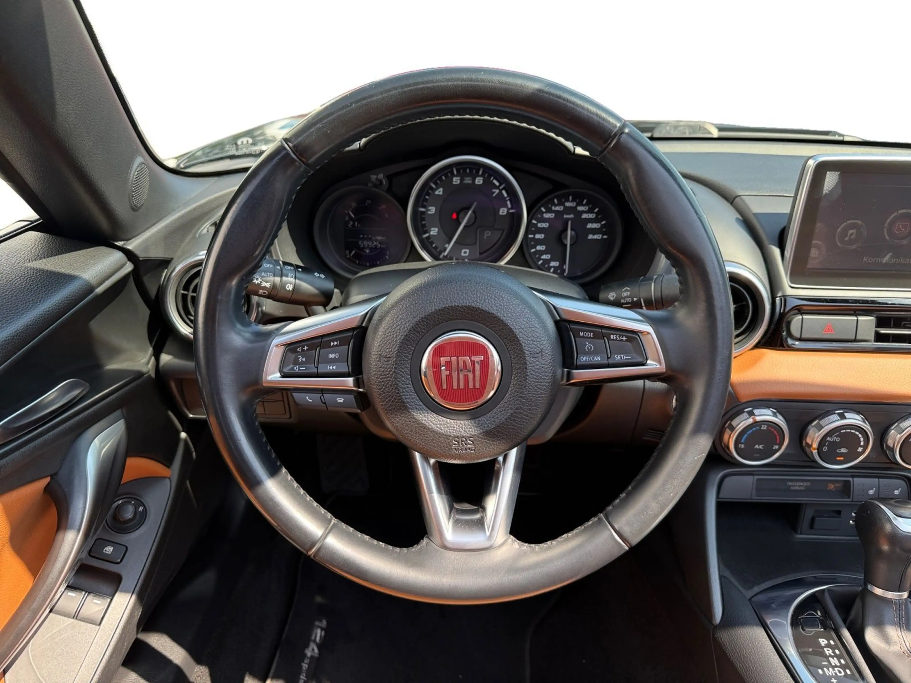 Fiat 124 Spider 1.4 MultiAir Turbo Lusso*RFK*BOSE*LED — photo 14