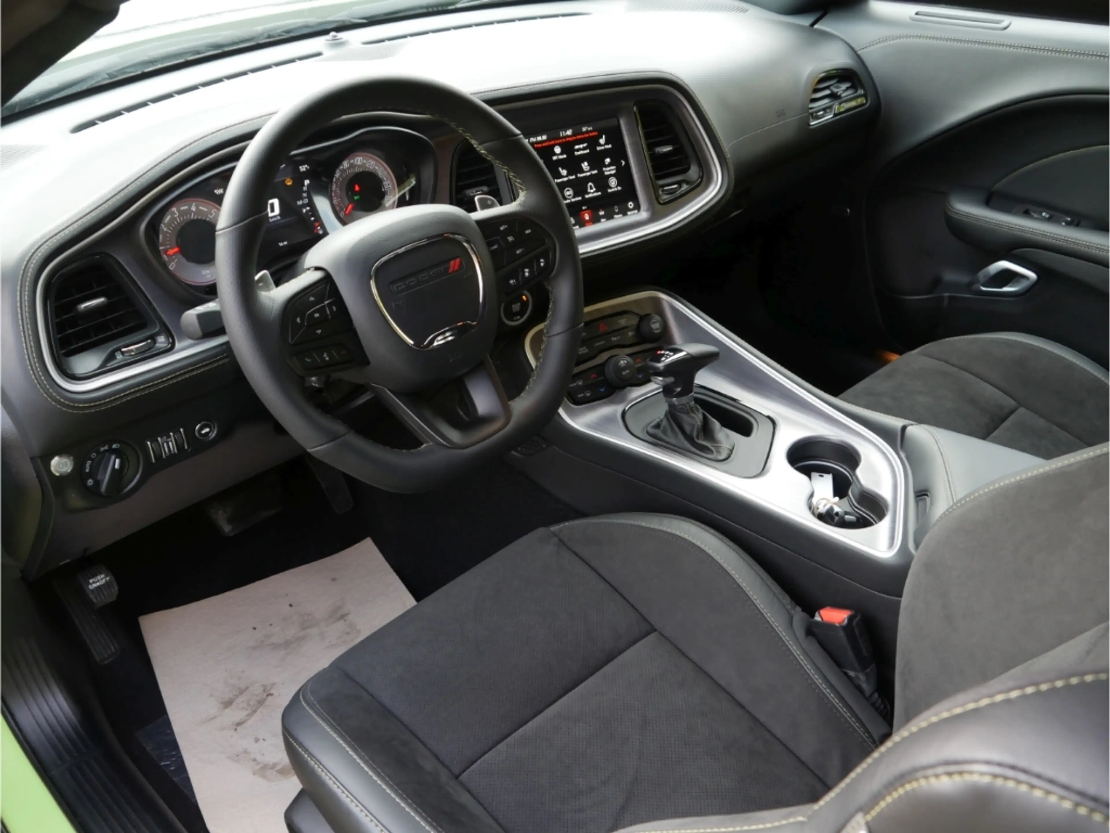 Dodge Challenger Scat Pack Swinger 6.4l — photo 14