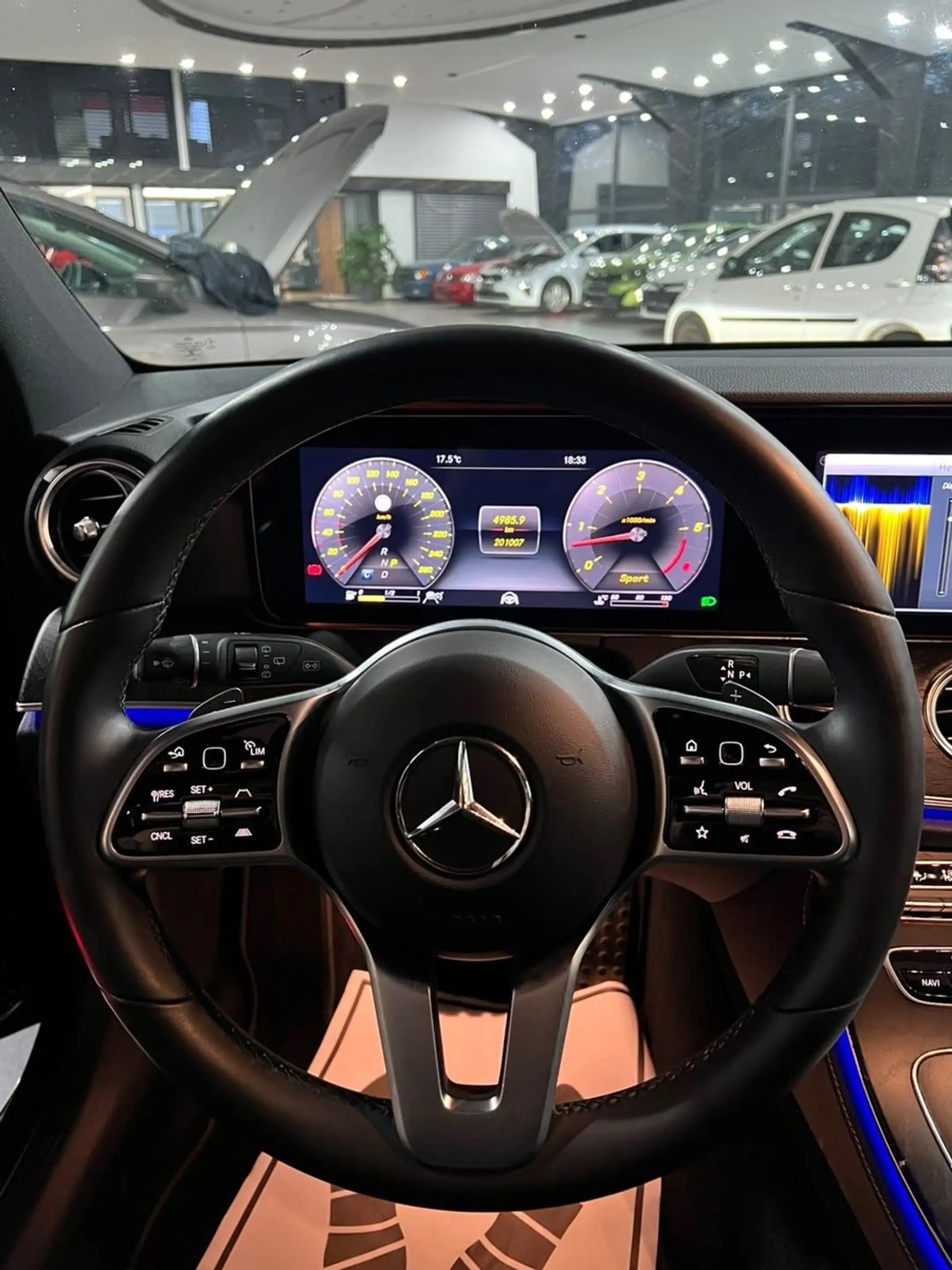 Mercedes-Benz E 400 d 4M /Sport/Wide/Panorama/360/AHK/ — photo 15