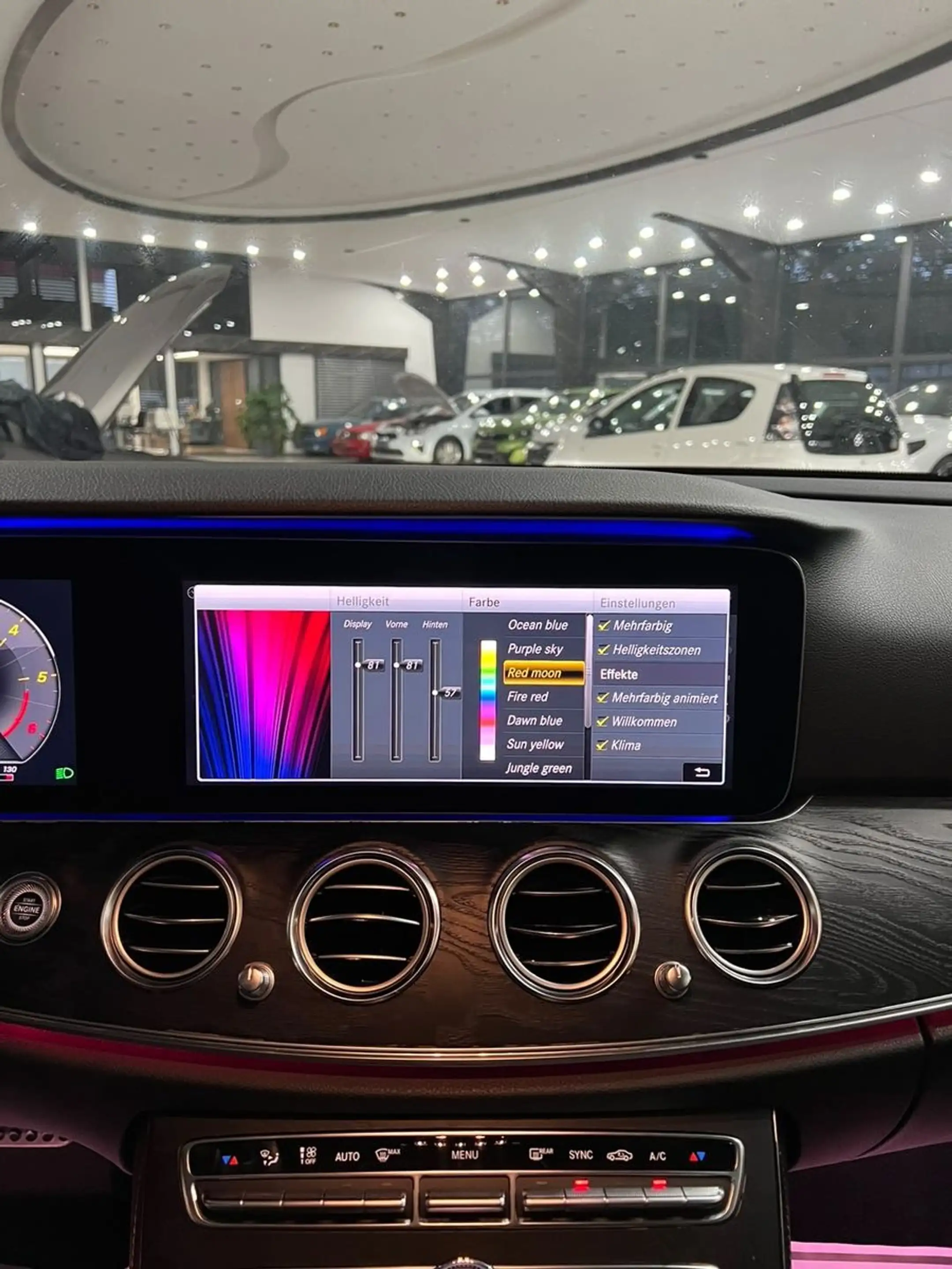 Mercedes-Benz E 400 d 4M /Sport/Wide/Panorama/360/AHK/ — photo 12