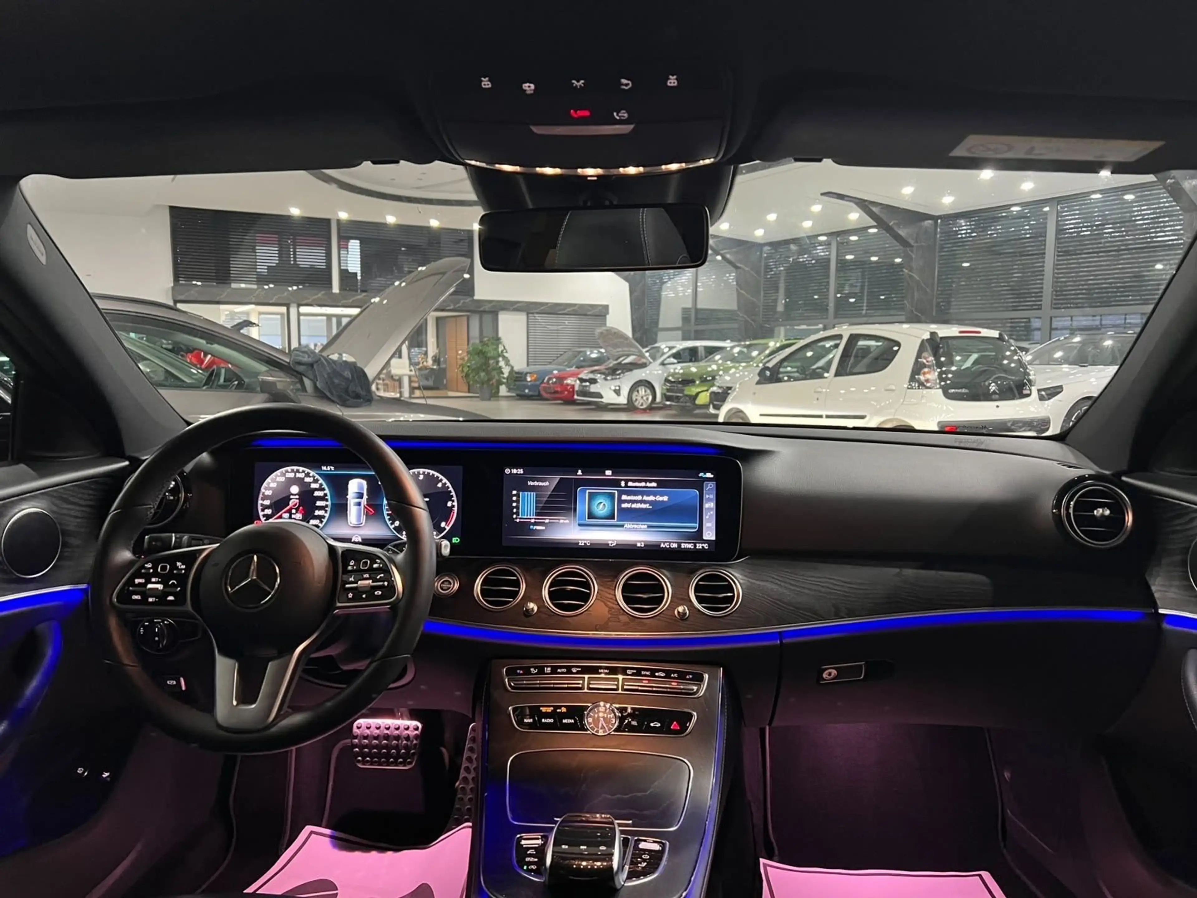 Mercedes-Benz E 400 d 4M /Sport/Wide/Panorama/360/AHK/ — photo 3