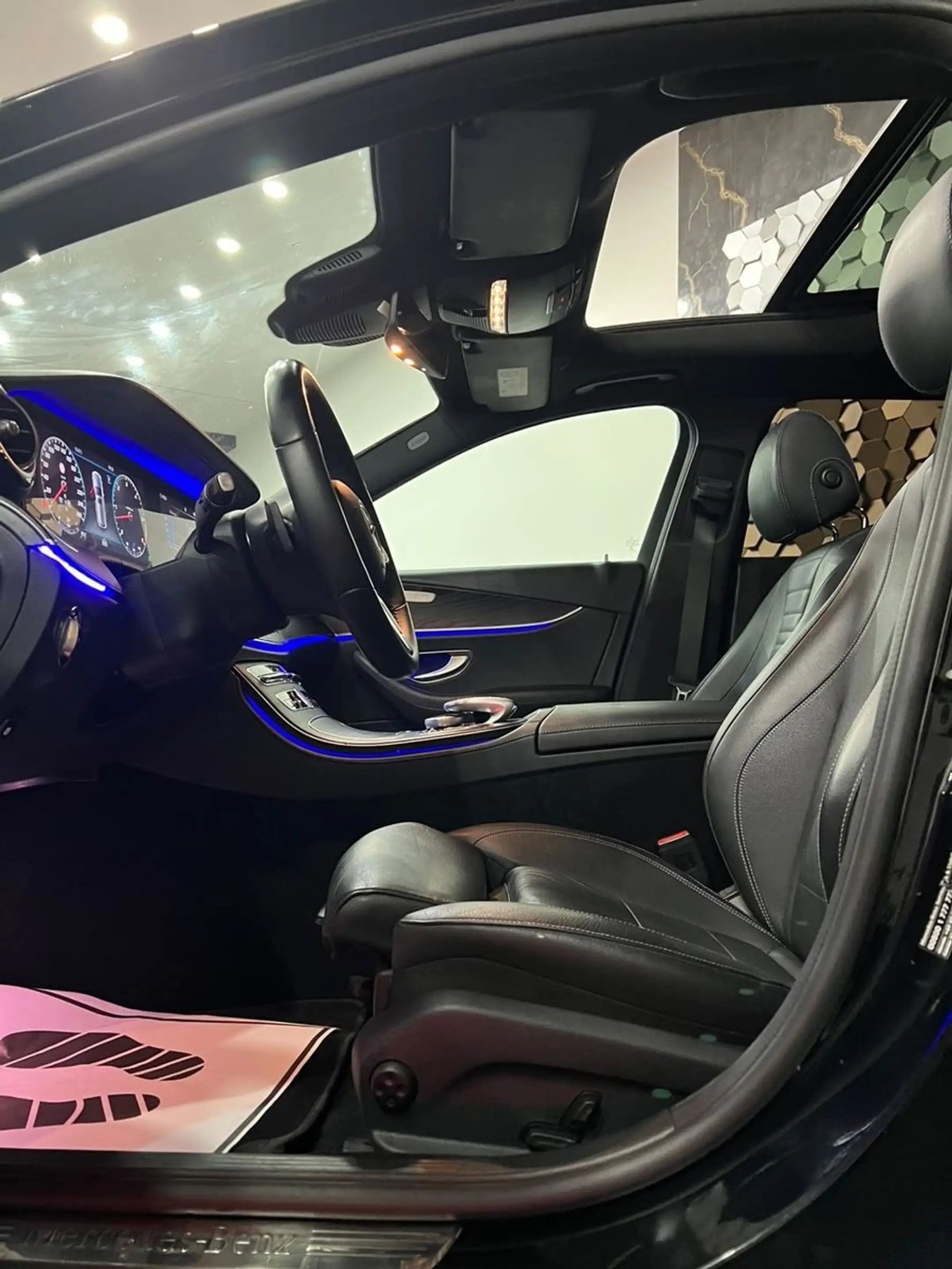 Mercedes-Benz E 400 d 4M /Sport/Wide/Panorama/360/AHK/ — photo 7