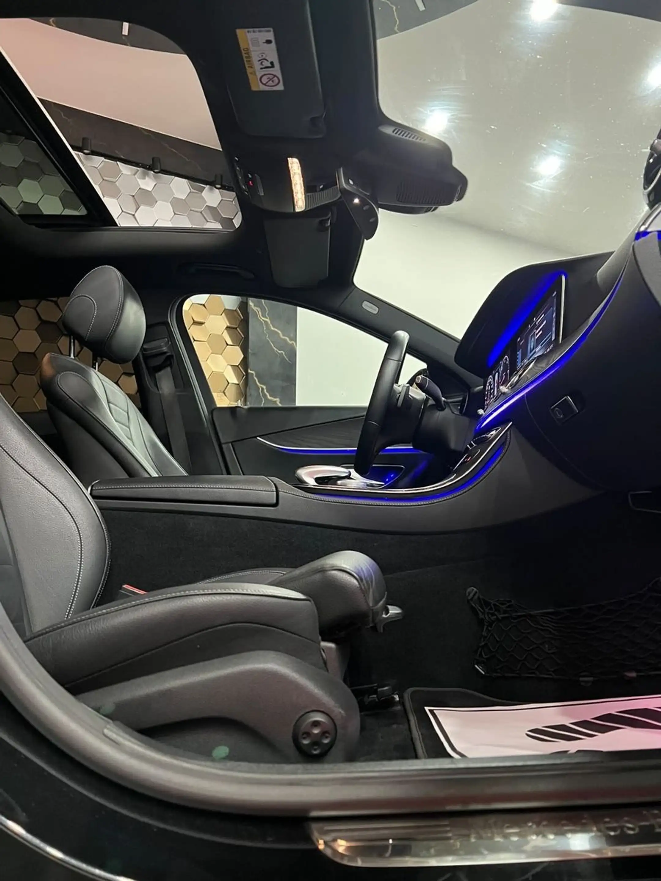 Mercedes-Benz E 400 d 4M /Sport/Wide/Panorama/360/AHK/ — photo 8