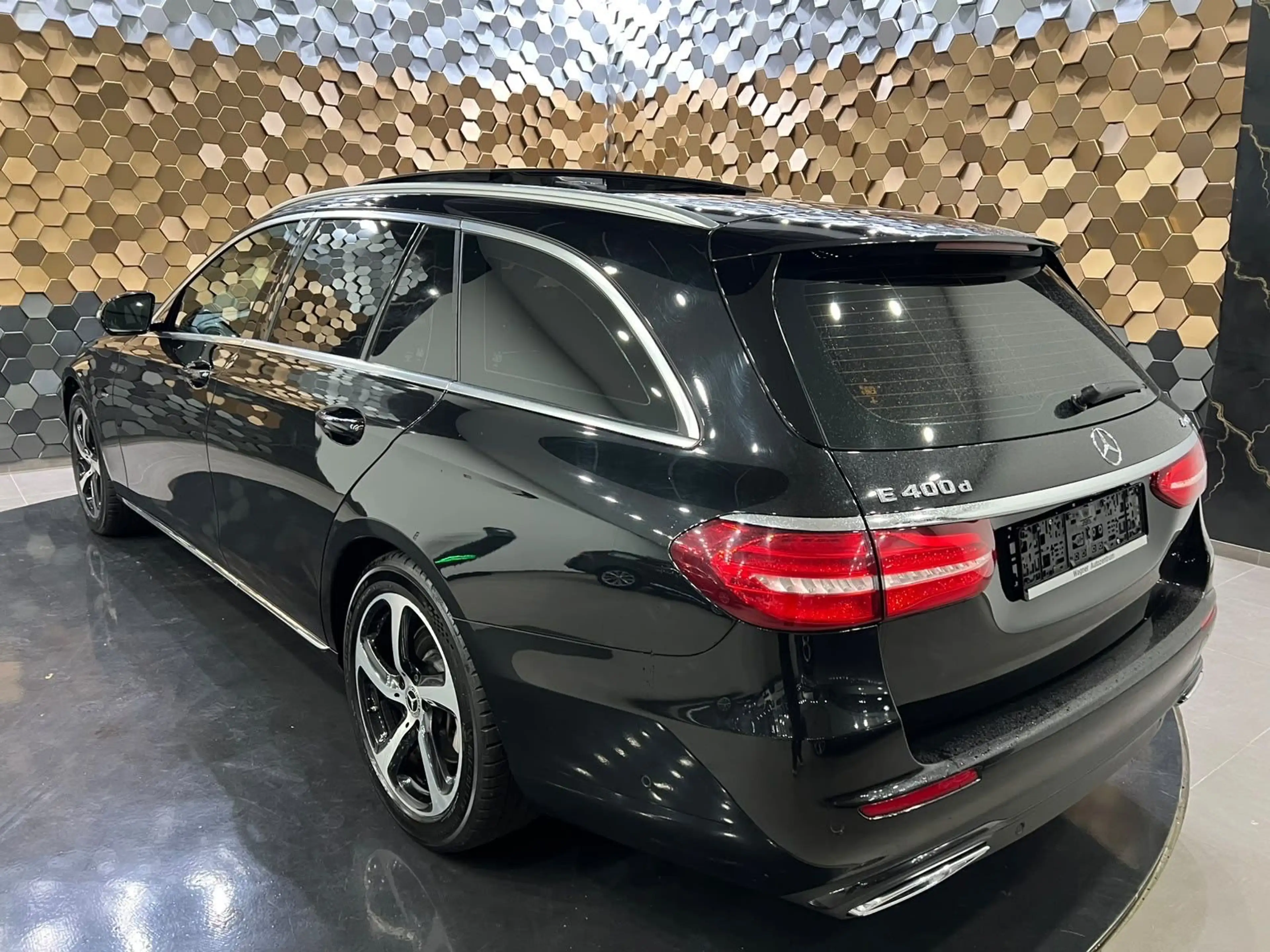 Mercedes-Benz E 400 d 4M /Sport/Wide/Panorama/360/AHK/ — photo 6