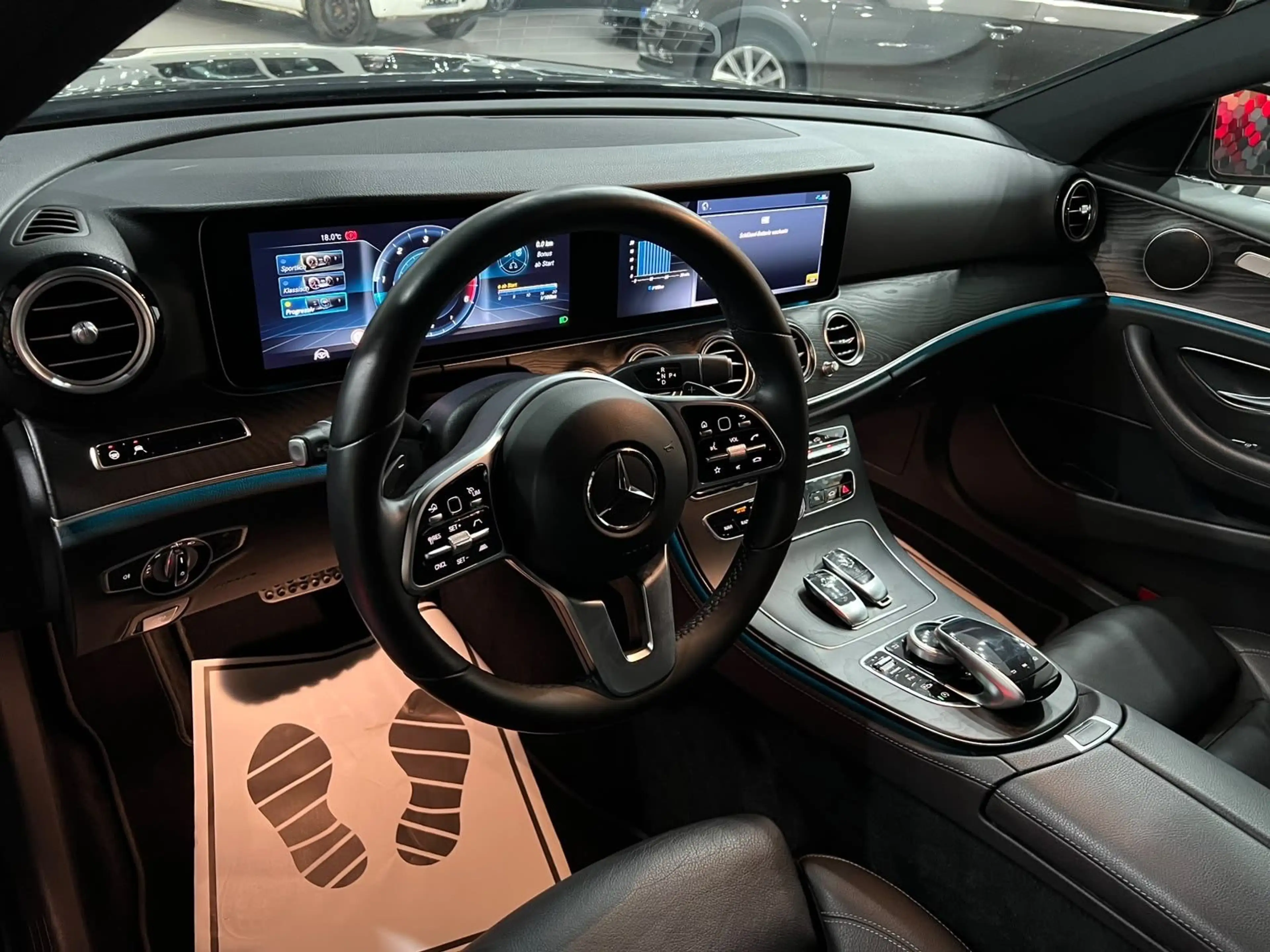 Mercedes-Benz E 400 d 4M /Sport/Wide/Panorama/360/AHK/ — photo 11