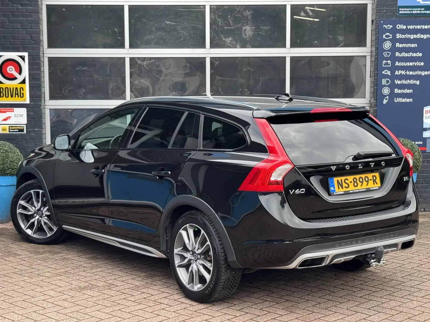 Volvo V60 Cross Country 2.0 T5 Summum GRATIS Afleverpakket! | Trekhaak | S Noir - 2