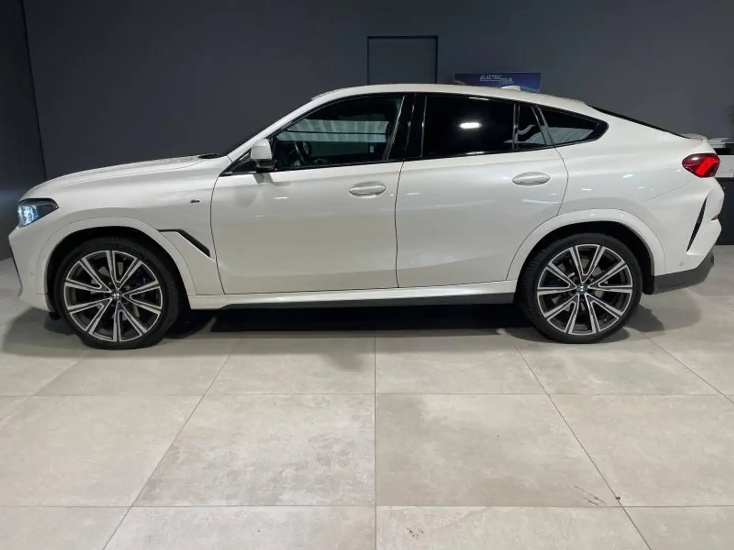 BMW X6 xDrive 40dA 340ch M Sport Weiß - 2