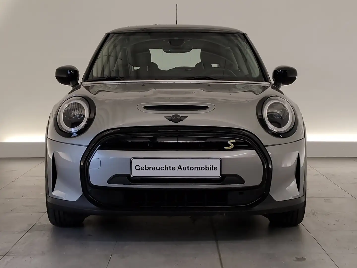 MINI Cooper SE 3-Türer Navi/SHZ/Ambiente/PDC/DrAs Navi/SHZ/Ambien Silber - 2