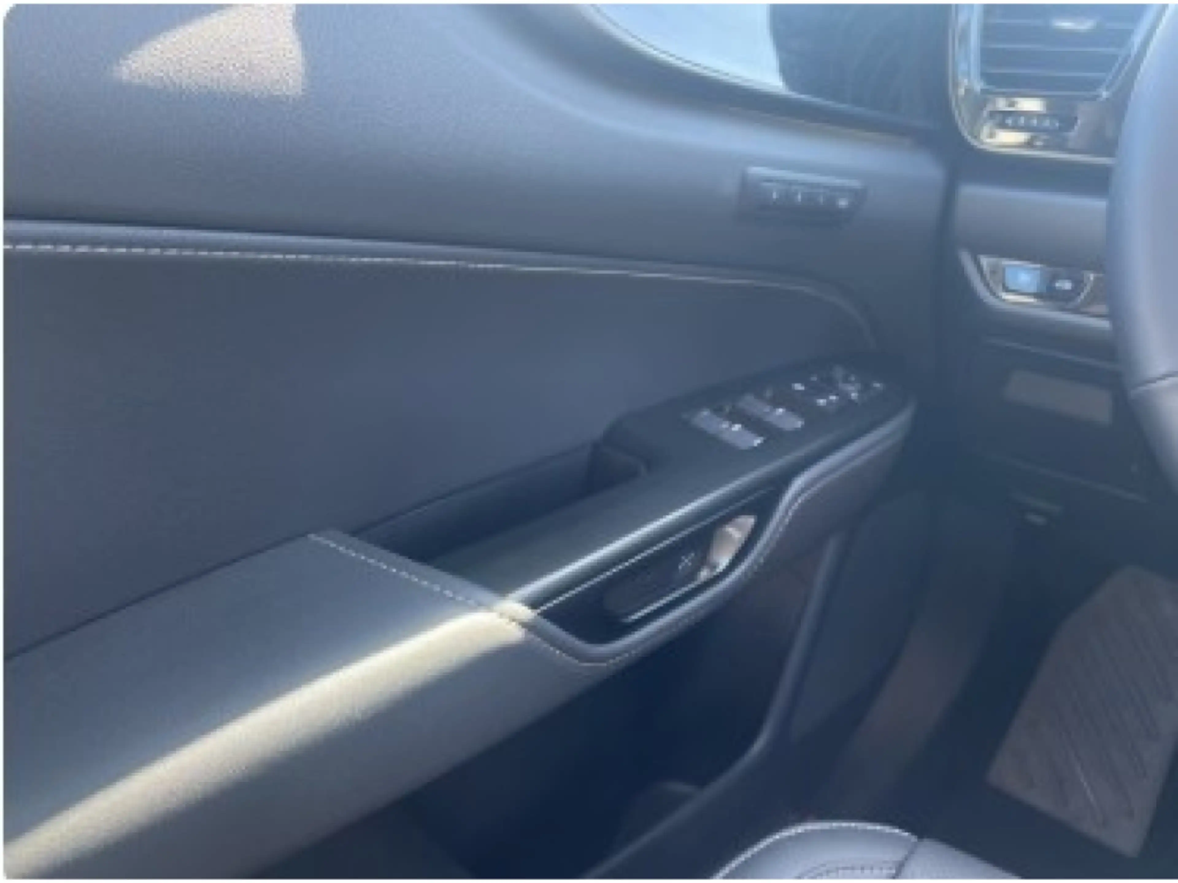 Lexus NX 450h+ NX450+ 2,5l Plug-in Executiv — photo 11