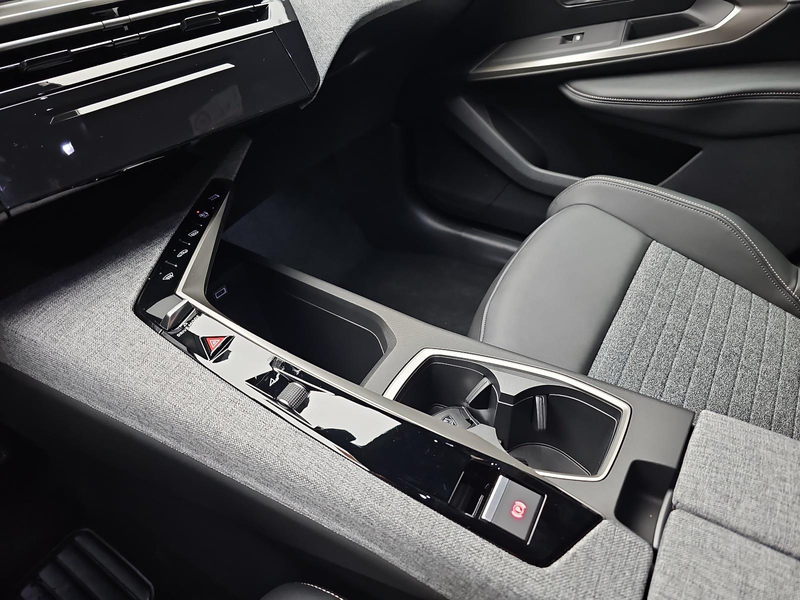 Peugeot 5008 5008 1.2 HYBRID 145 E-DSC6 ALLURE KLIMA LED 7-S DA — photo 13