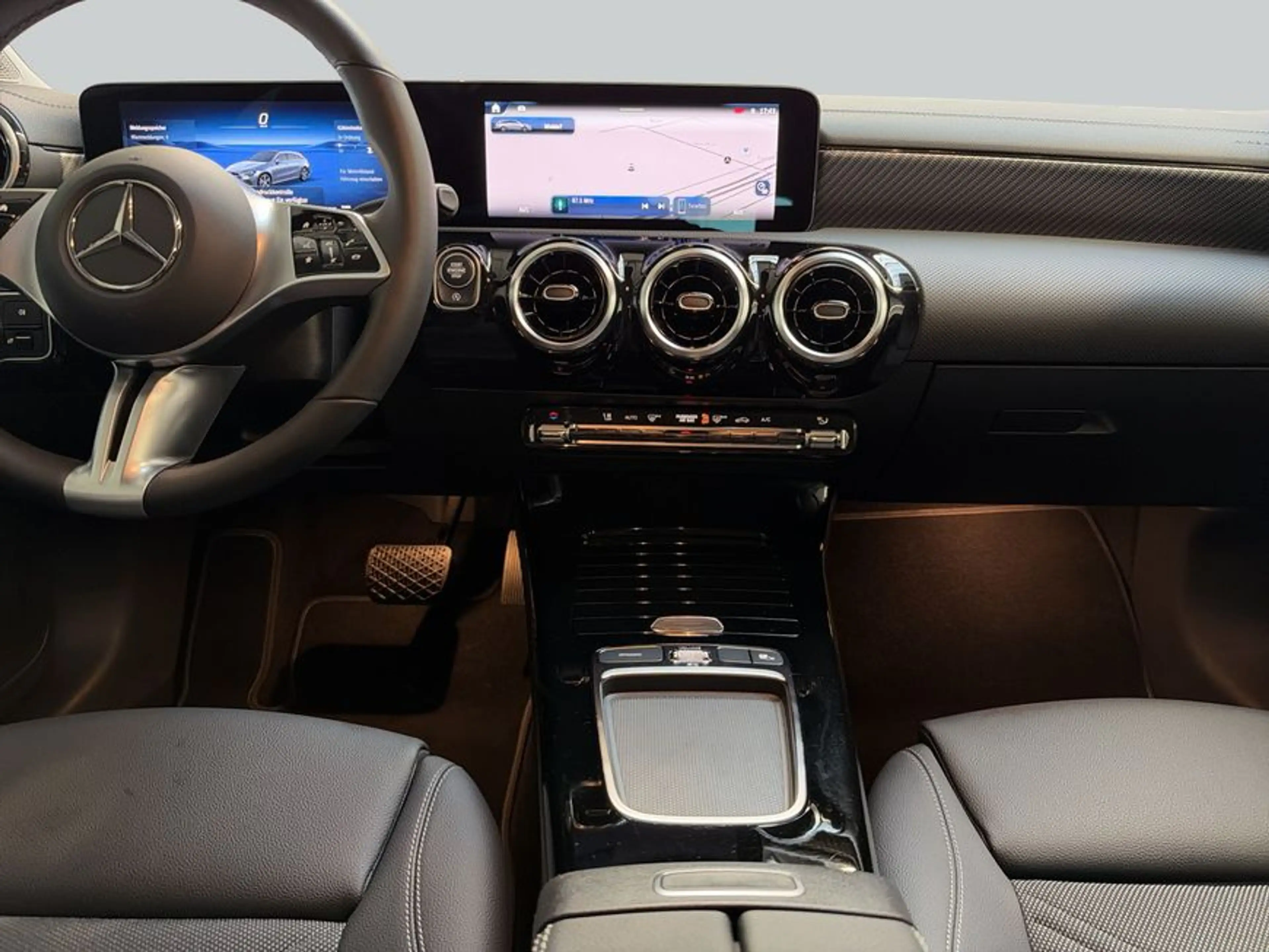 Mercedes-Benz CLA 180 CLA — photo 14