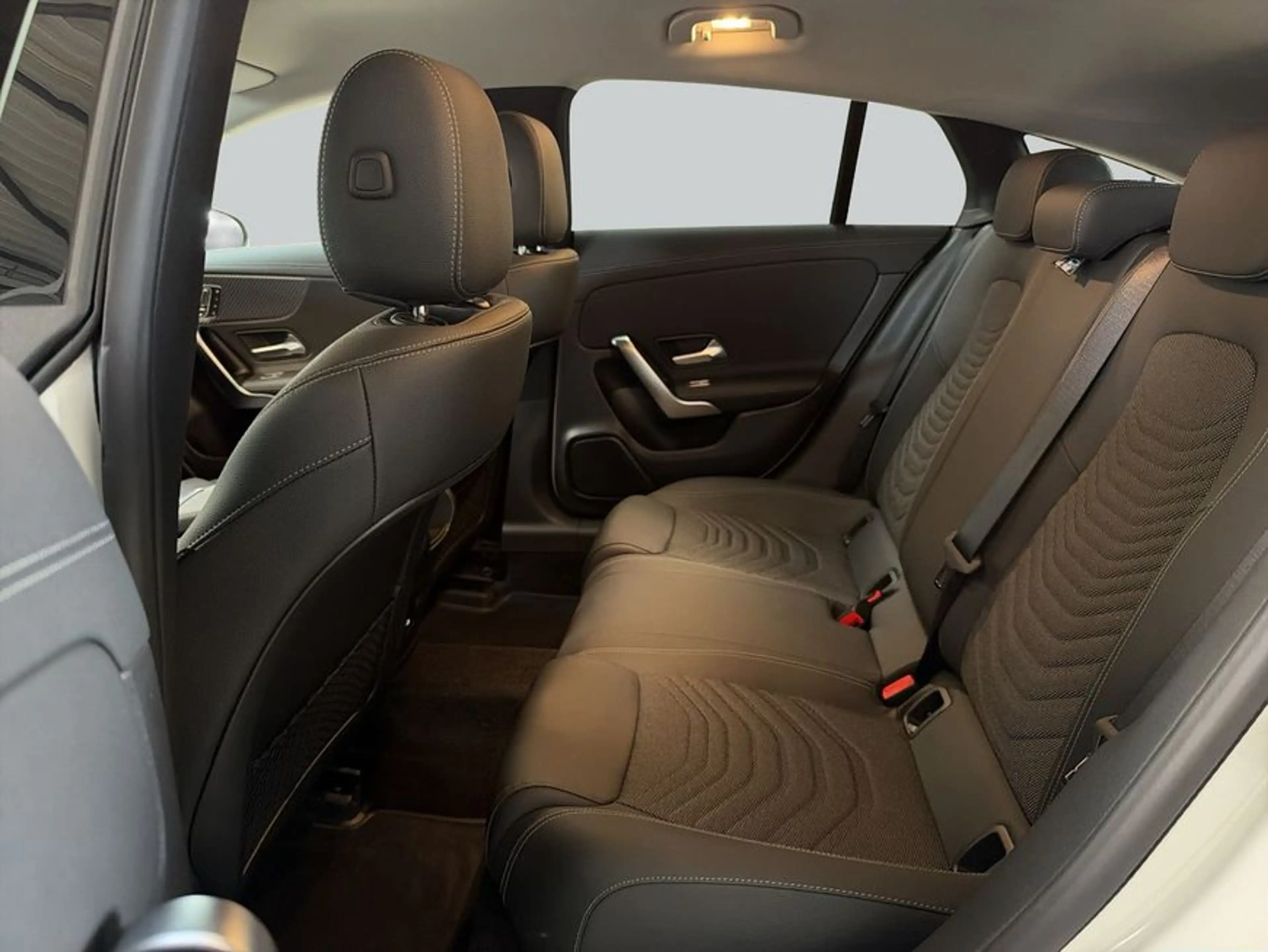 Mercedes-Benz CLA 180 CLA — photo 11