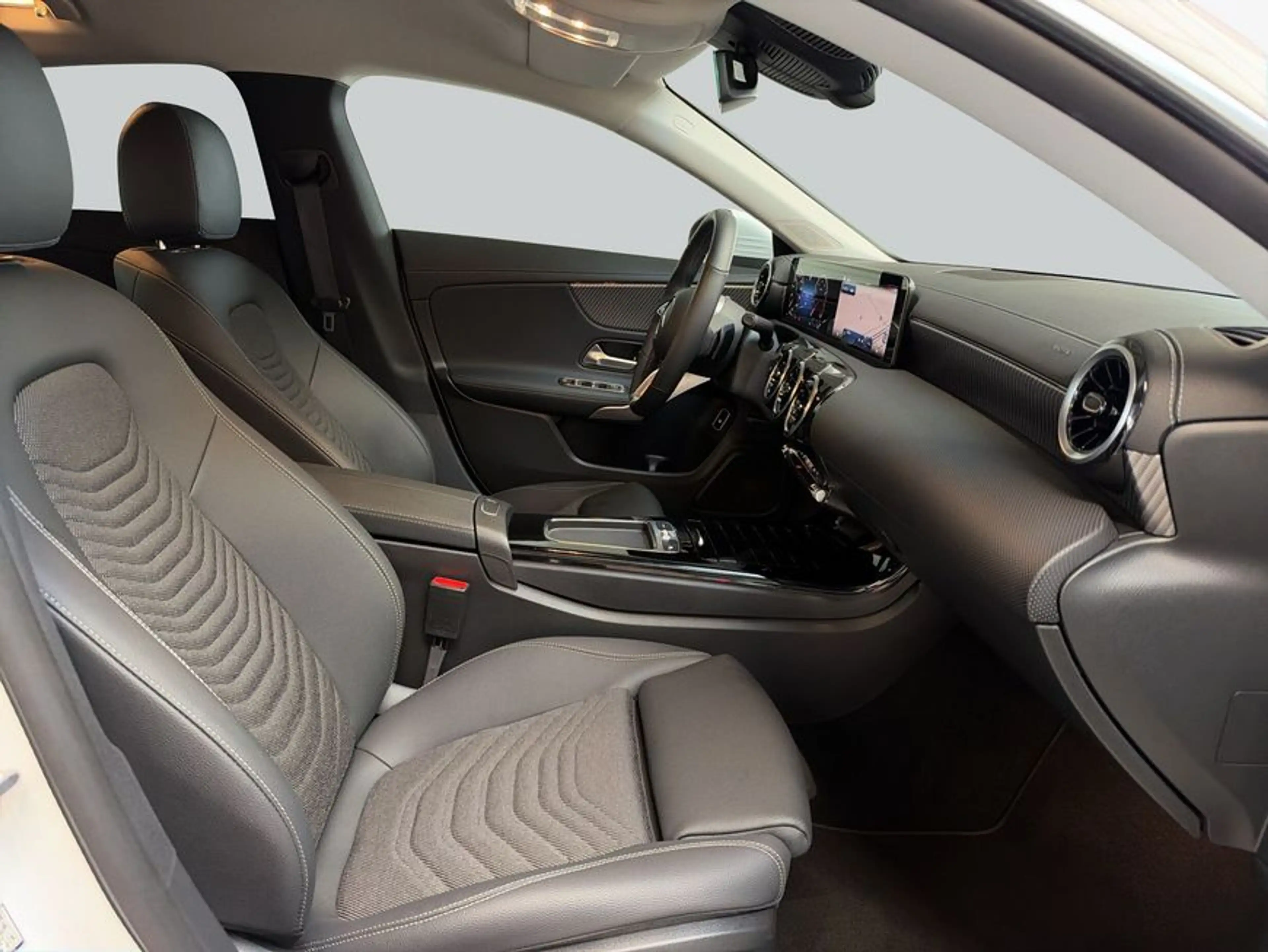 Mercedes-Benz CLA 180 CLA — photo 12