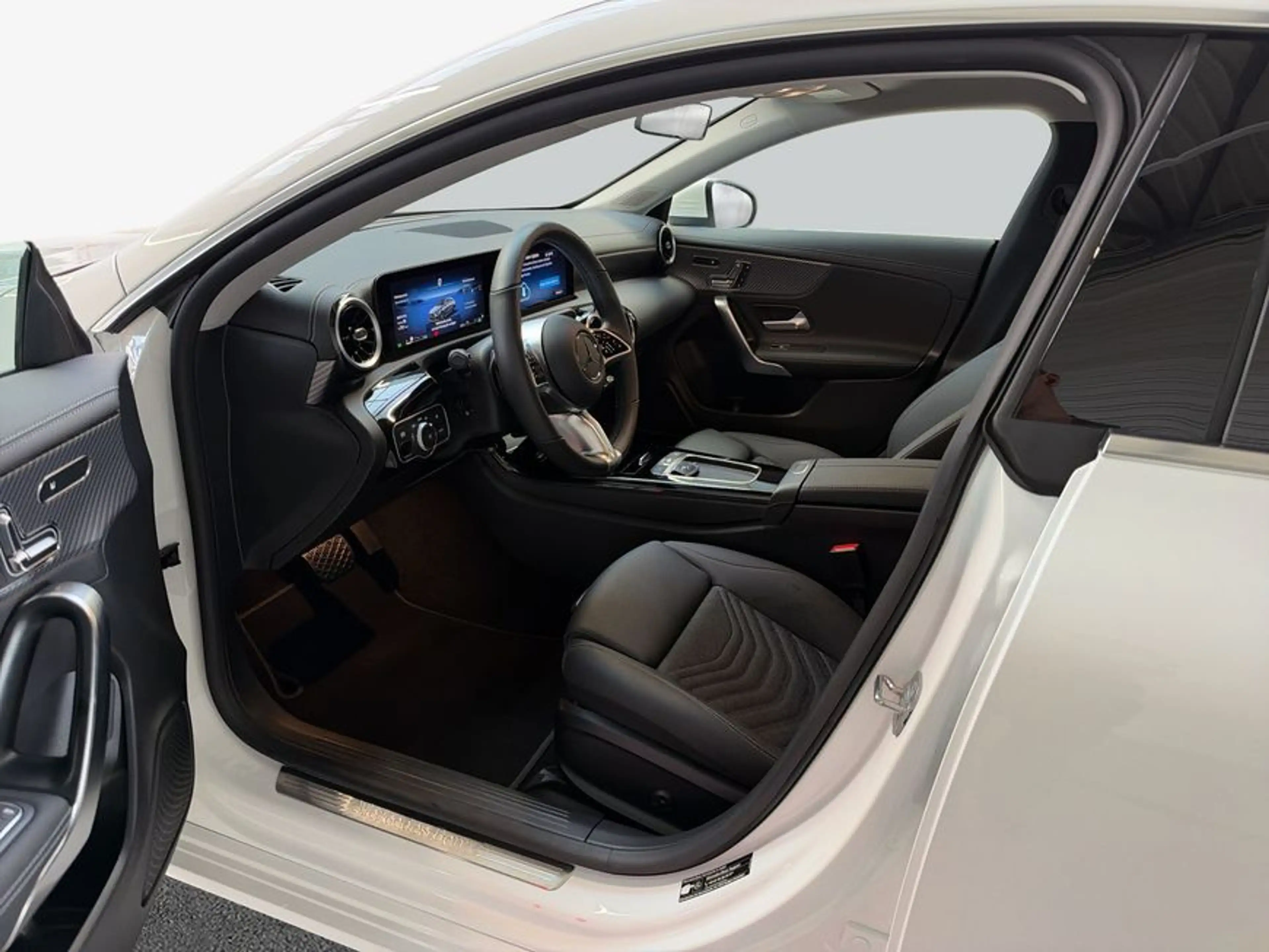 Mercedes-Benz CLA 180 CLA — photo 9