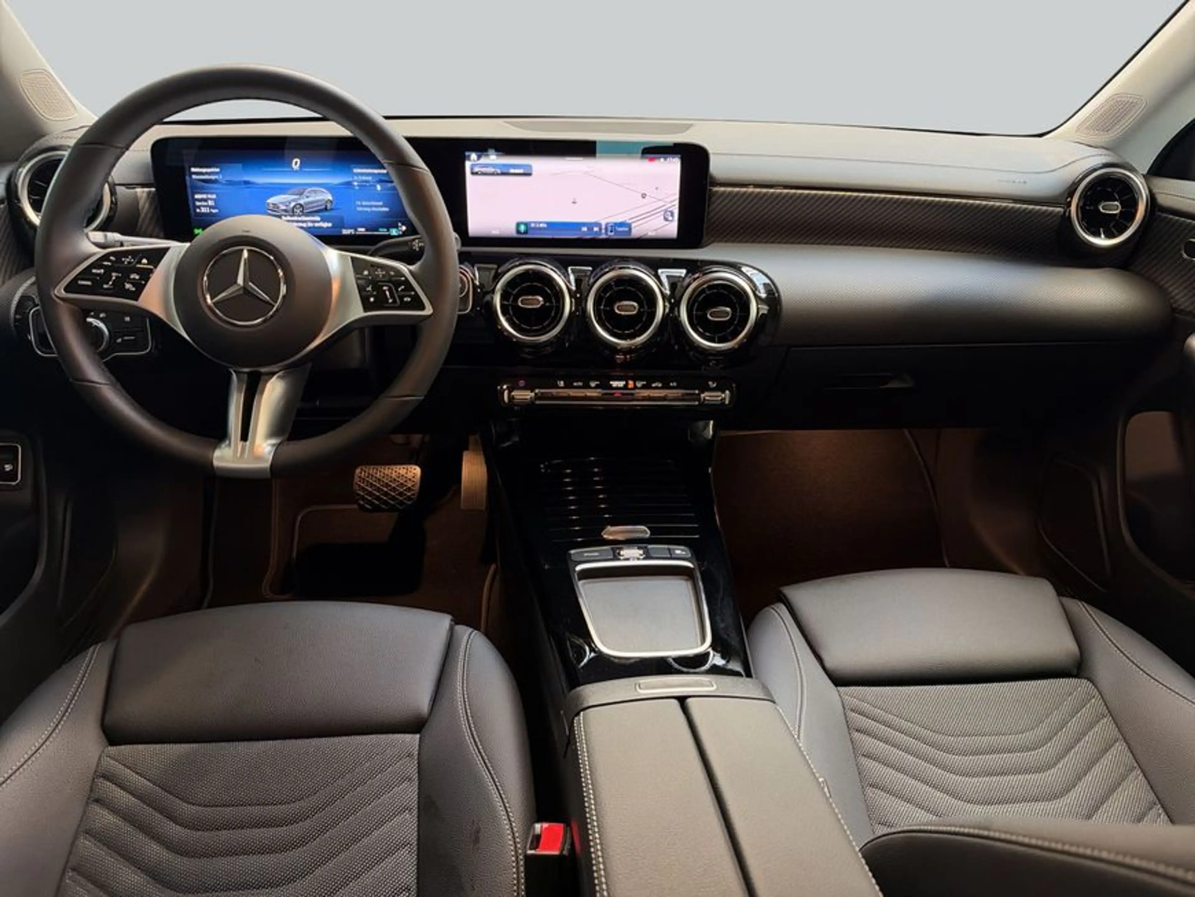 Mercedes-Benz CLA 180 CLA — photo 13
