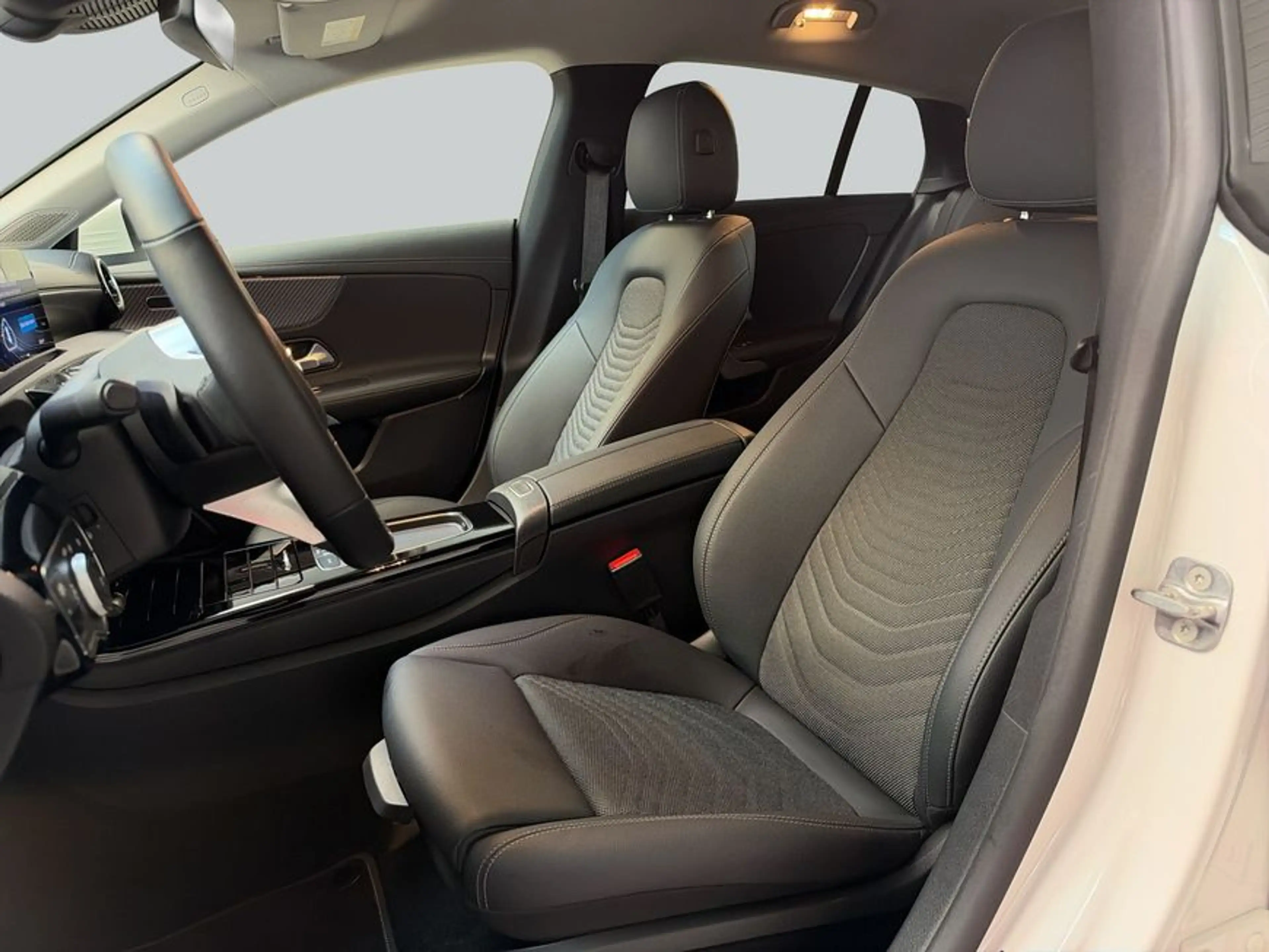 Mercedes-Benz CLA 180 CLA — photo 10