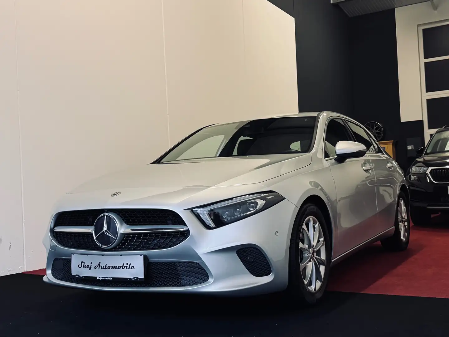 Mercedes-Benz A 200 A 200 d Aut.*360° Kamera*AHK*SZH*Multibeam LED* Grau - 1