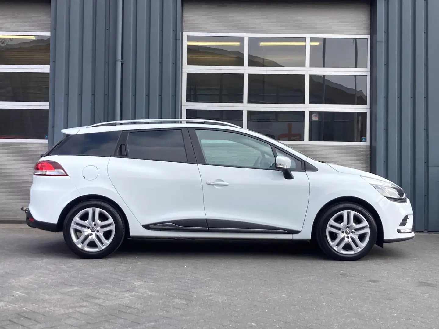 Renault Clio Estate 0.9 TCe Zen Airco Navigatie Cruise controle Wit - 2