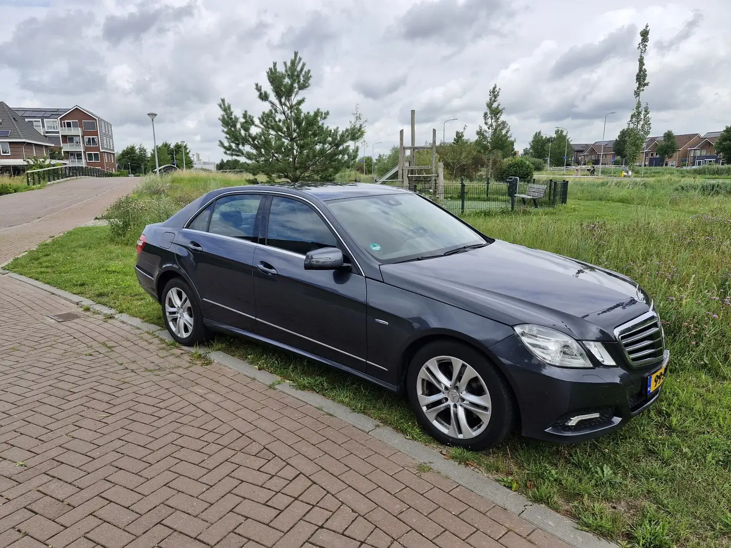 Mercedes-Benz E 350 Avantgarde Grijs - 2