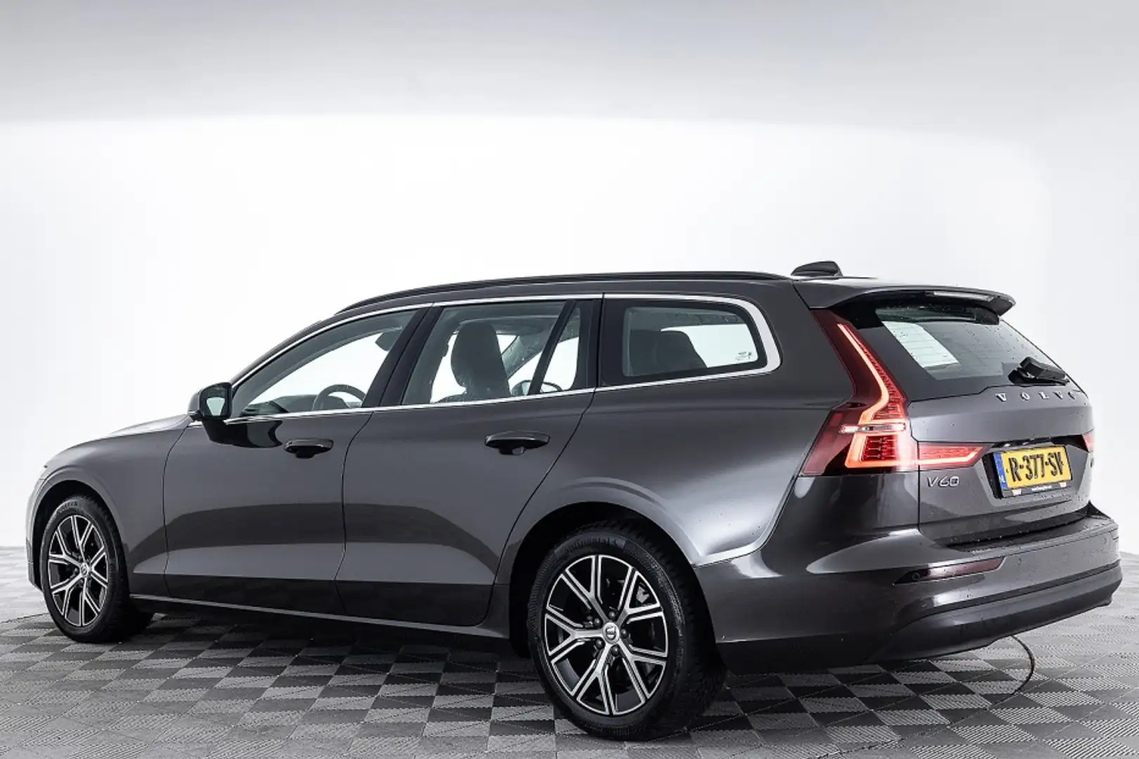 Volvo V60 2.0 B4 Core | Full LED | NAVI | Trekhaak Grijs - 2
