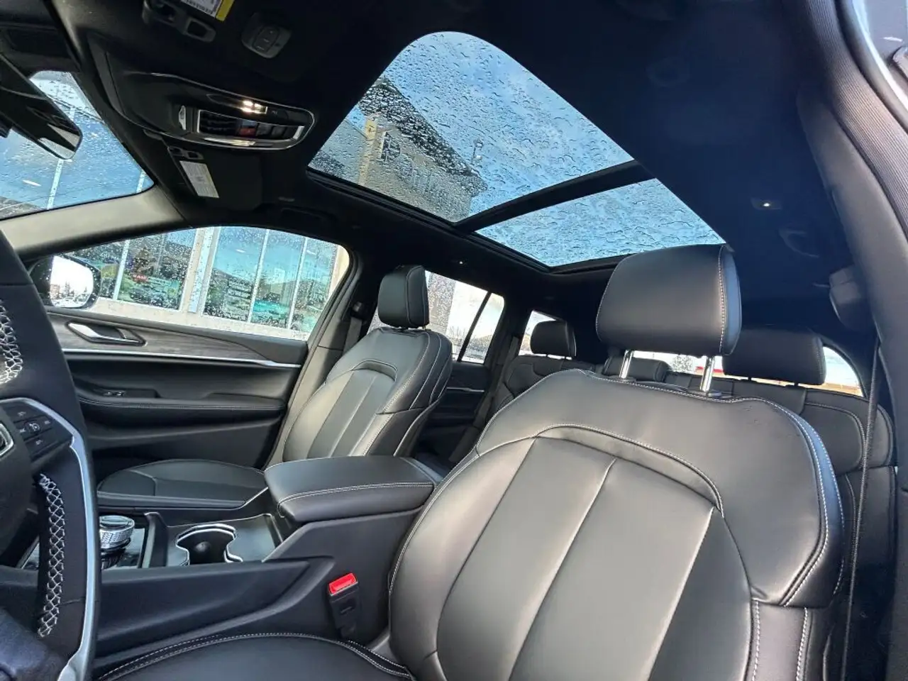 Jeep Grand Cherokee снимка Jeep Grand Cherokee