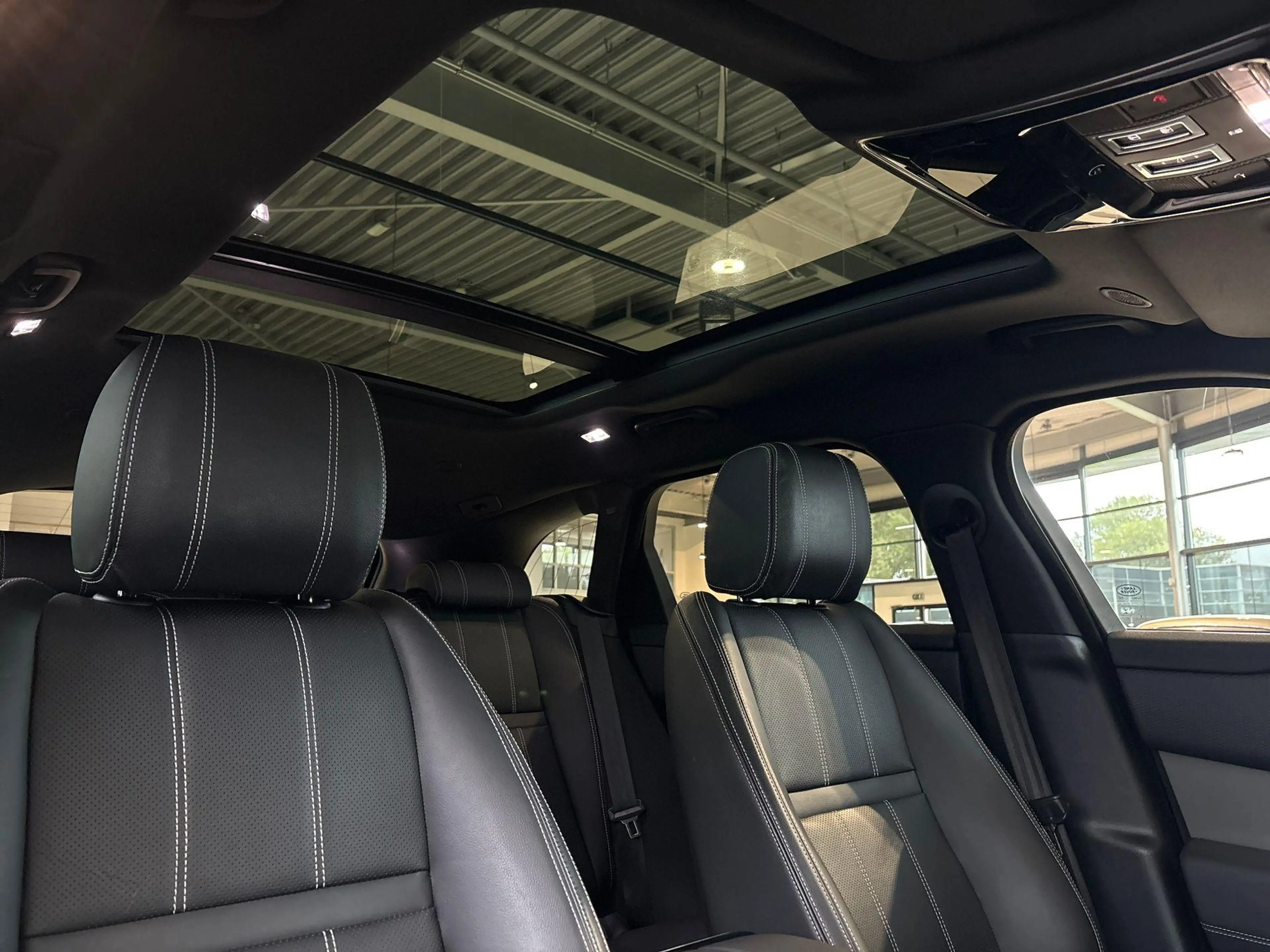 Land Rover Range Rover Velar P400e S -PANO.DAK|21"LM|DRIVE PACK|MERIDIAN AUDIO — photo 14