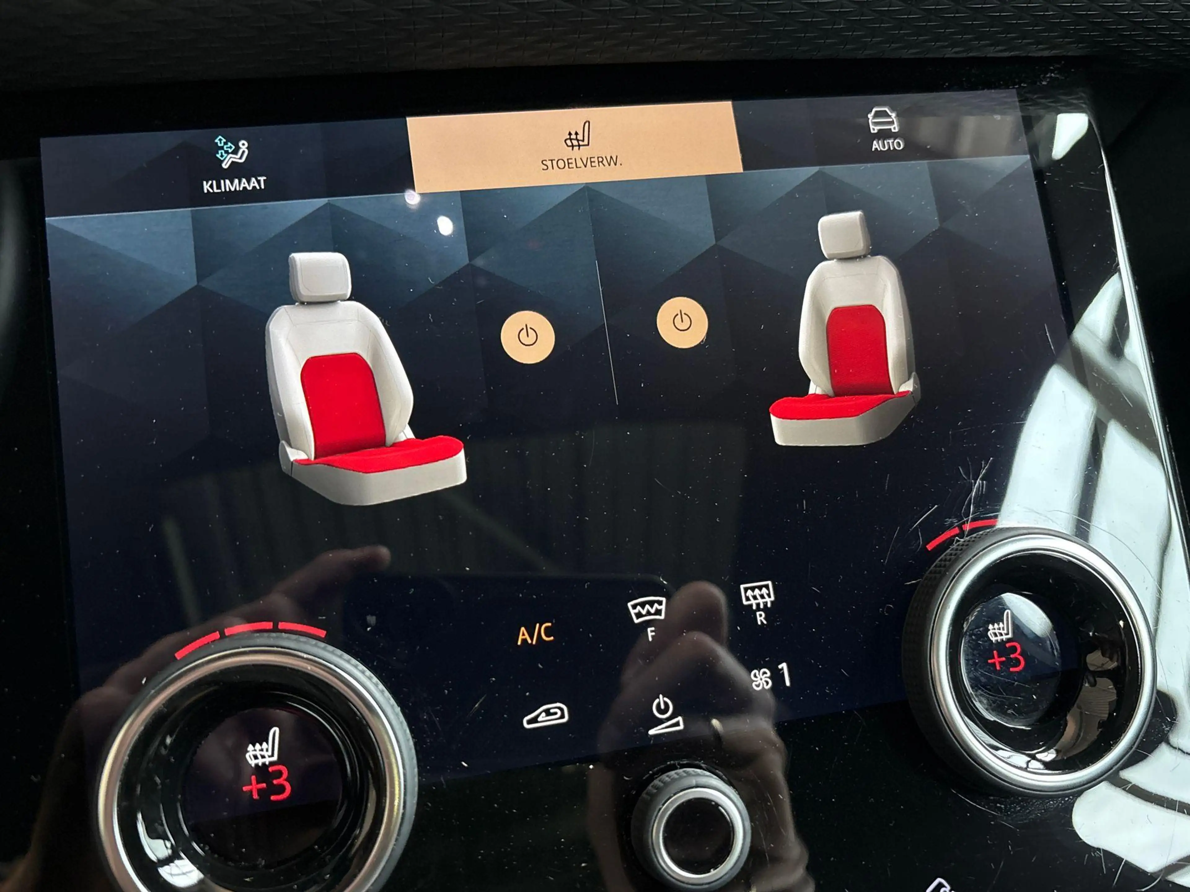 Land Rover Range Rover Velar P400e S -PANO.DAK|21"LM|DRIVE PACK|MERIDIAN AUDIO — photo 19