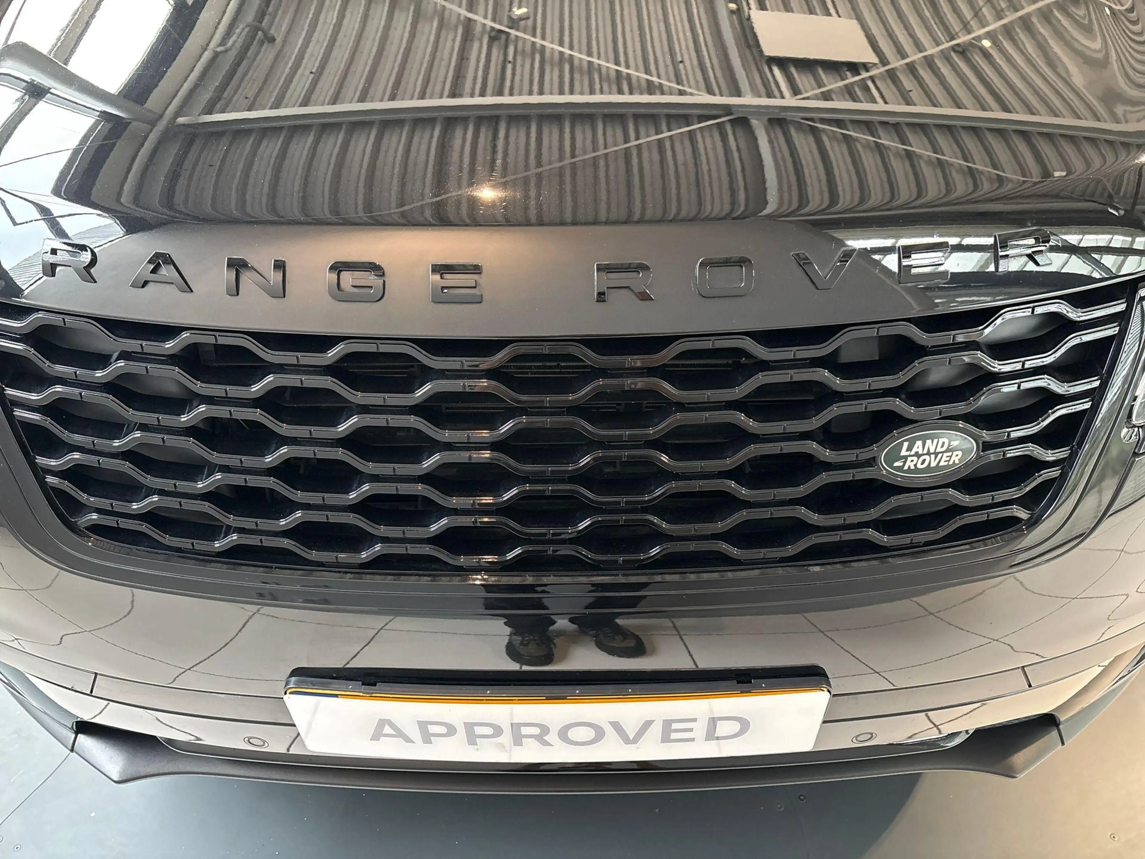 Land Rover Range Rover Velar P400e S -PANO.DAK|21"LM|DRIVE PACK|MERIDIAN AUDIO — photo 24
