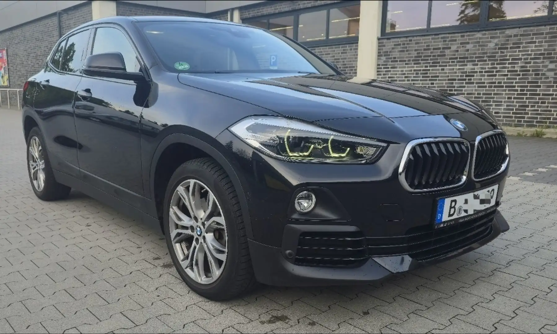 BMW X2 sDrive18i Advantage Plus Autom,18 Zoll,Shz,Navi Siyah - 1