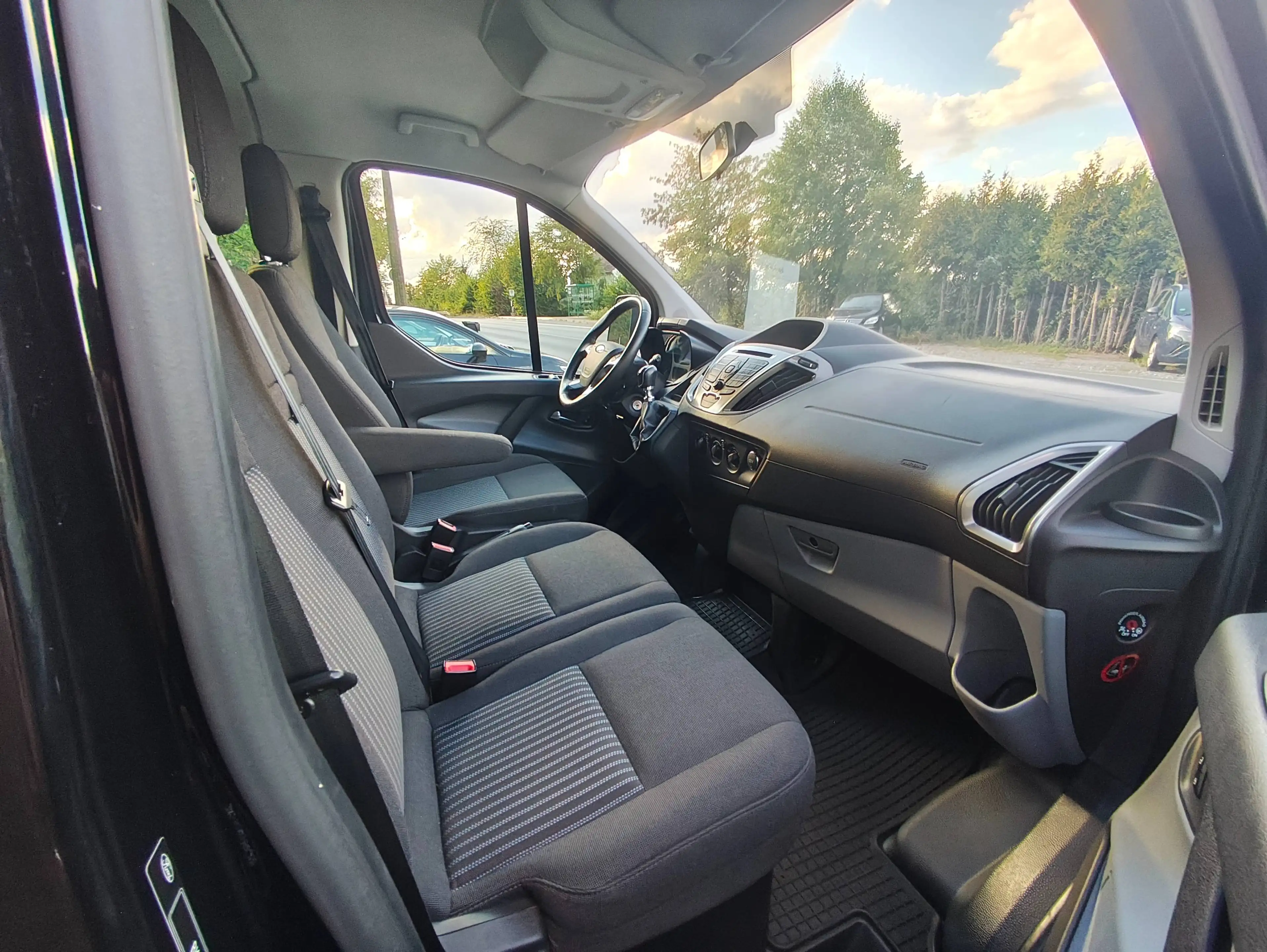 Ford Tourneo Custom 300 L1 Trend 2.2 tdci/ sehr gepflegt/9.Sitzer/Bluetooth/ Klima/AHK/ — photo 8