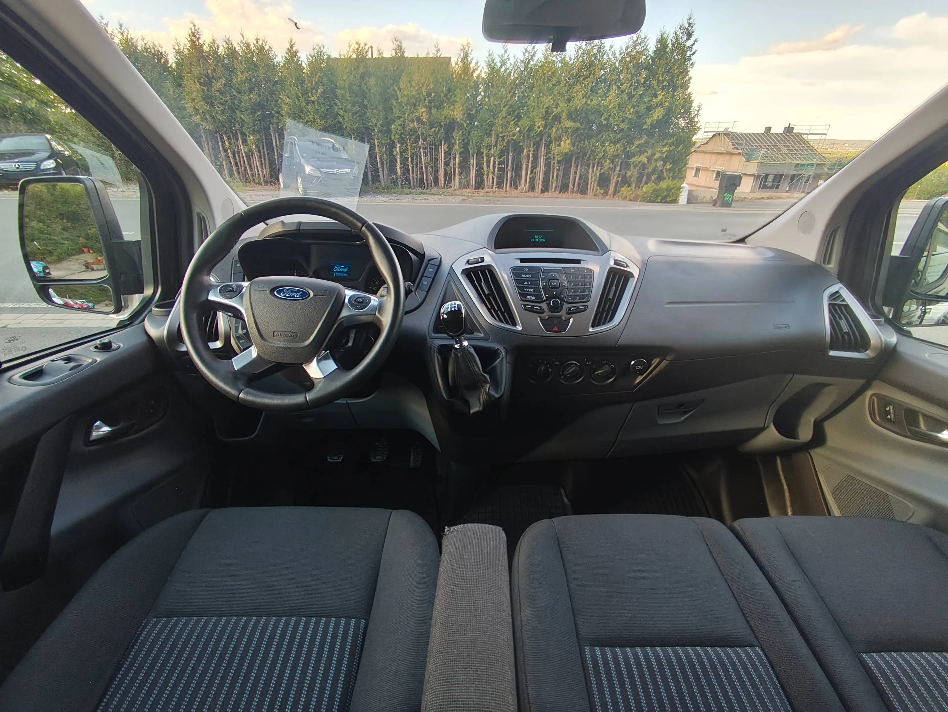 Ford Tourneo Custom 300 L1 Trend 2.2 tdci/ sehr gepflegt/9.Sitzer/Bluetooth/ Klima/AHK/ — photo 4