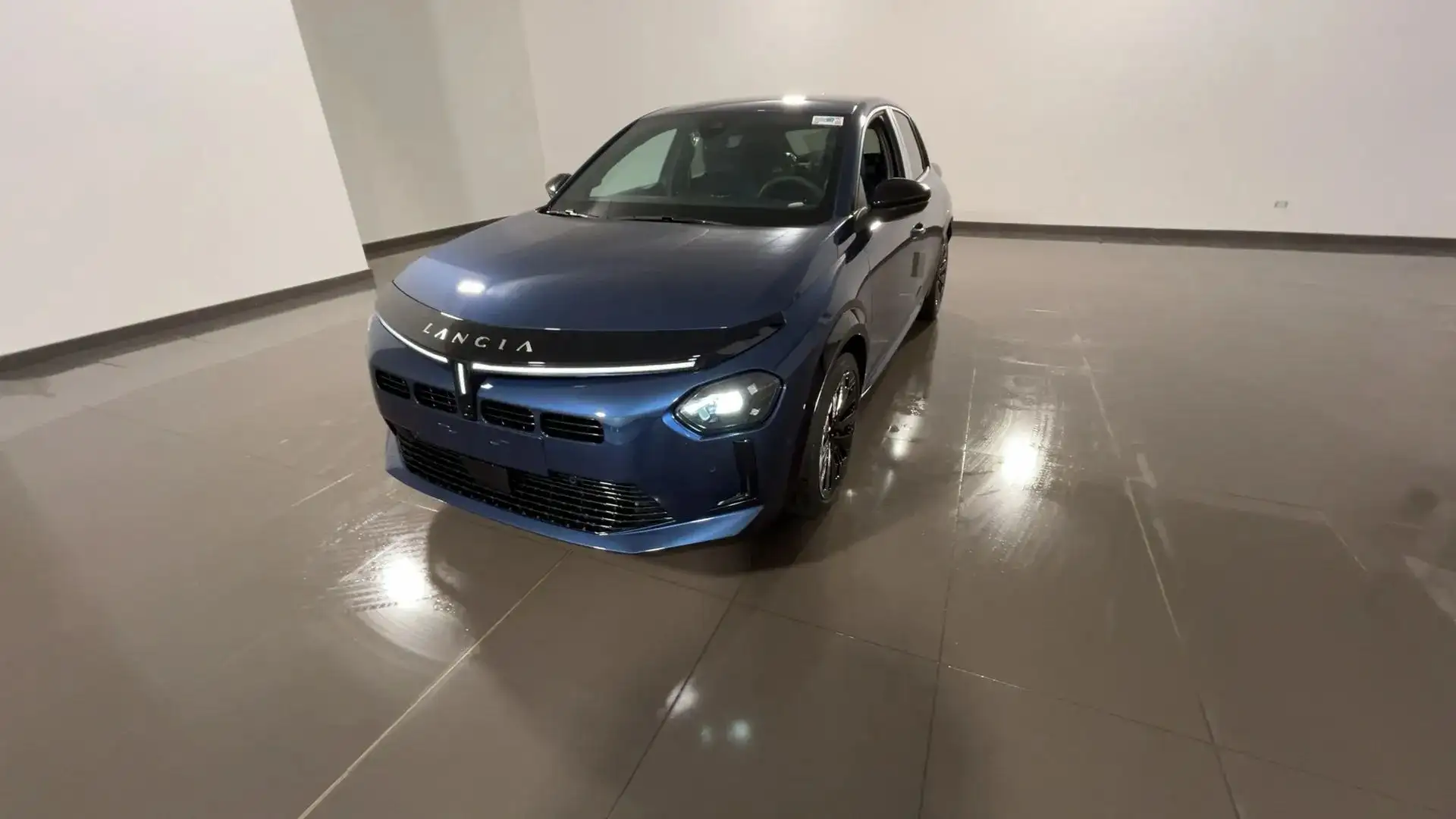 Lancia Ypsilon Ypsilon 1.2 mhev Ediz.Lim. Cassina e-dct Blauw - 1