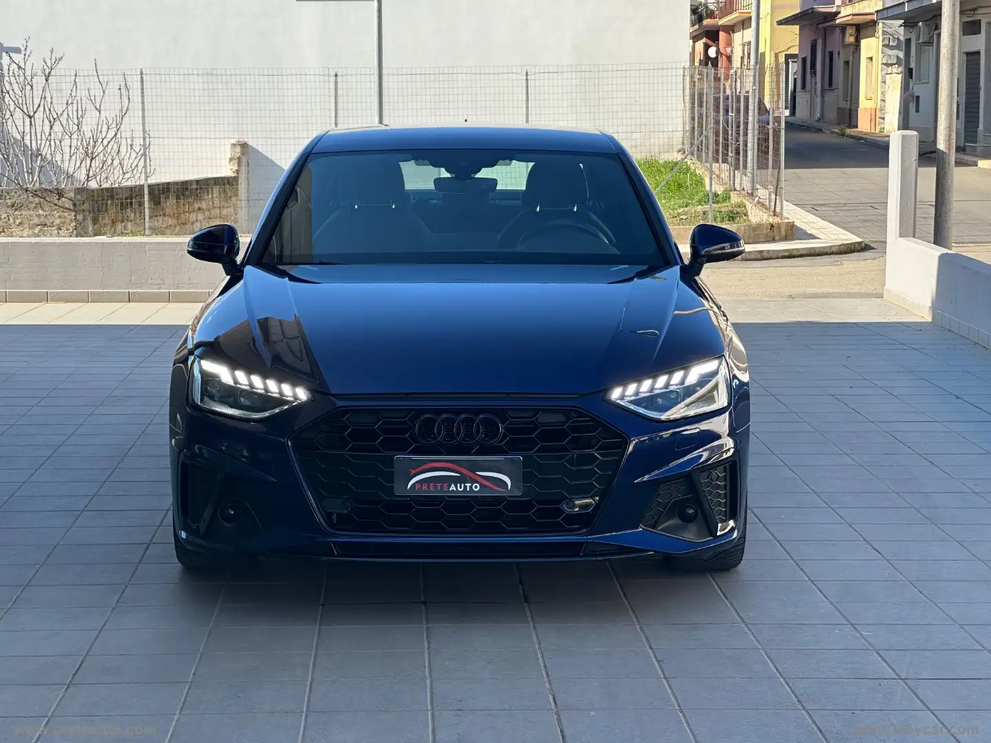 Audi A4 30 TDI/136CV S tronic S line edition Blauw - 2