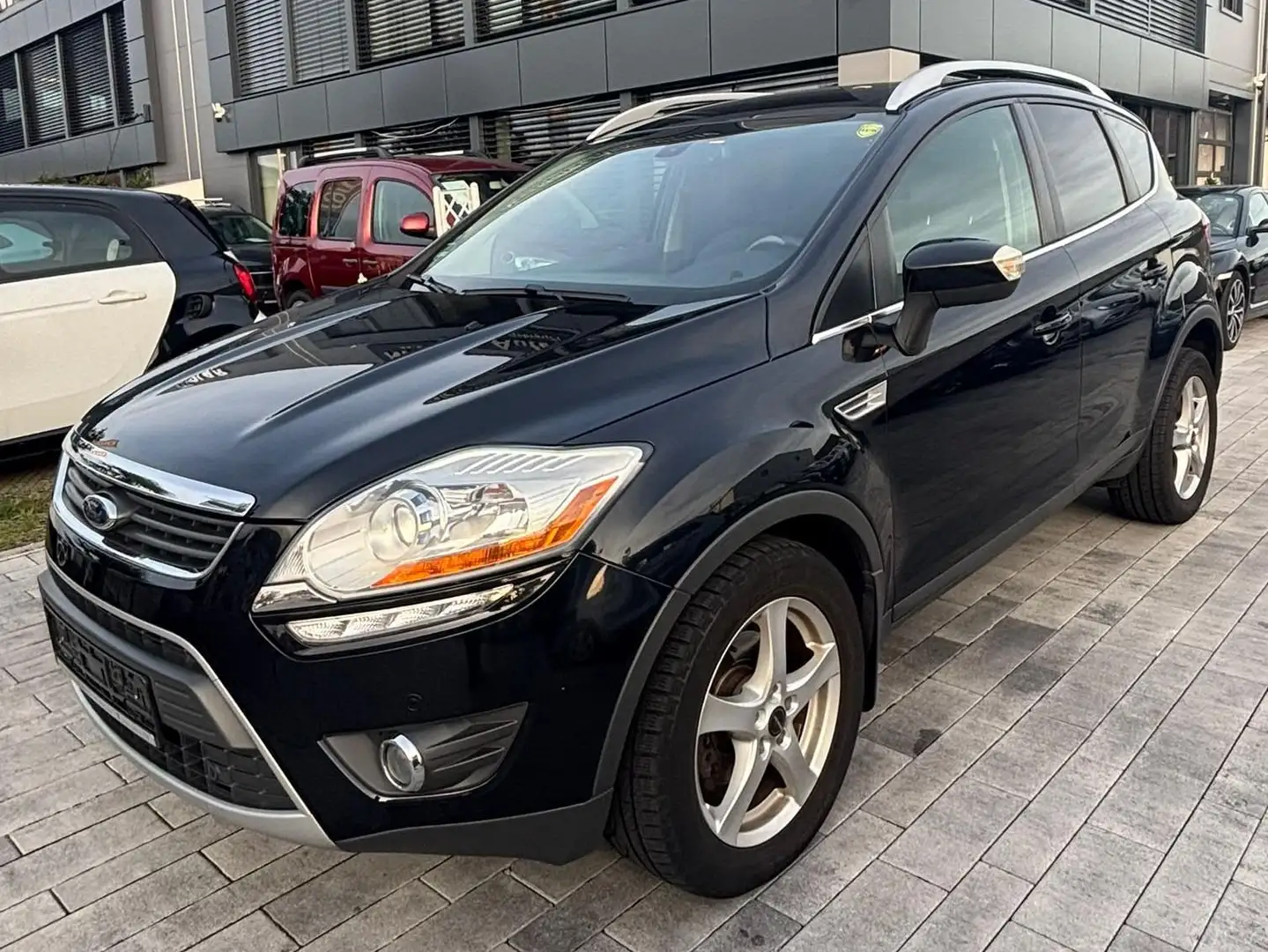Ford Kuga Titanium. Diesel-Automatik- Allrad-AHK Schwarz - 2