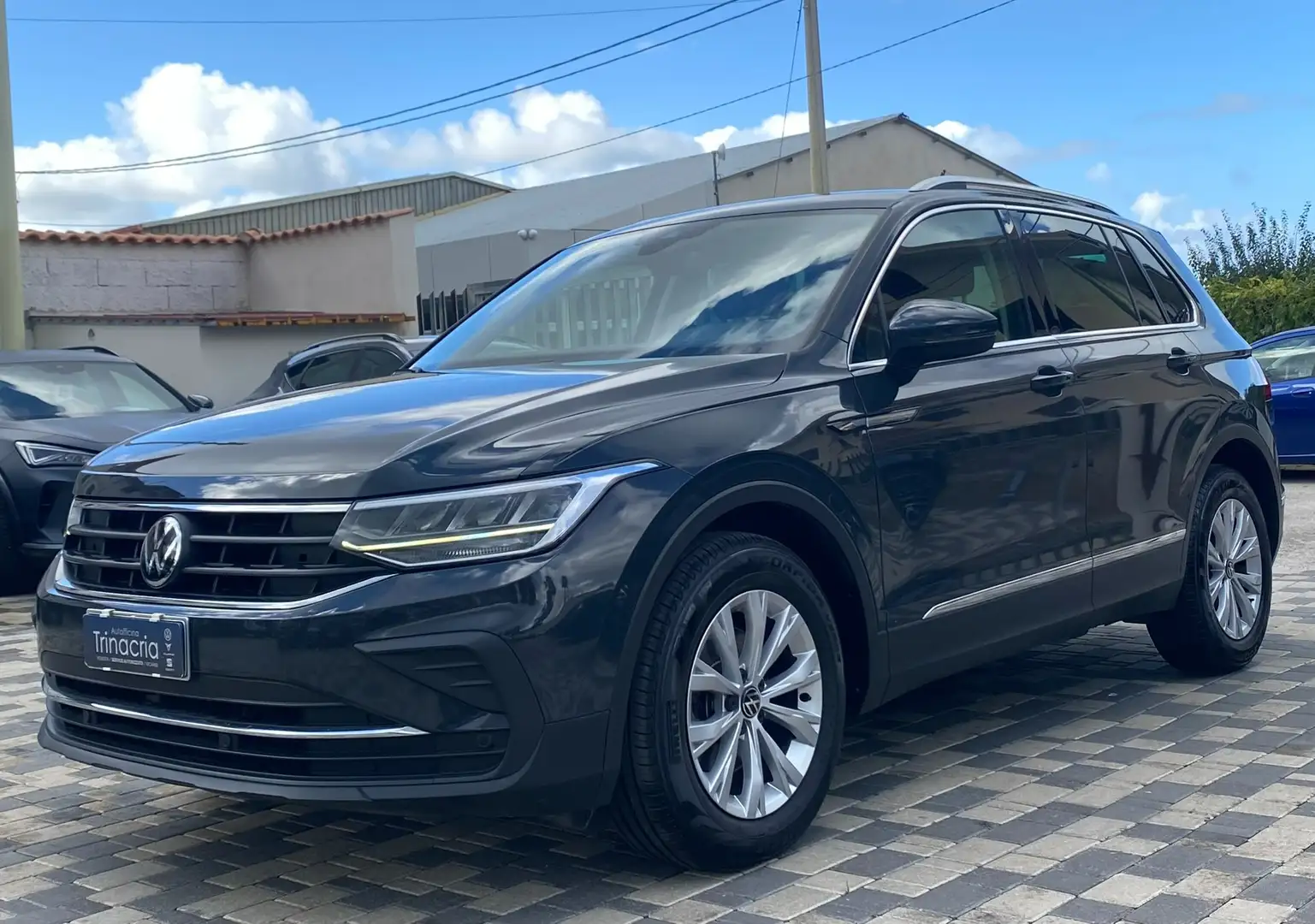 Volkswagen Tiguan Life 2.0 TDI 122CV Grigio - 1